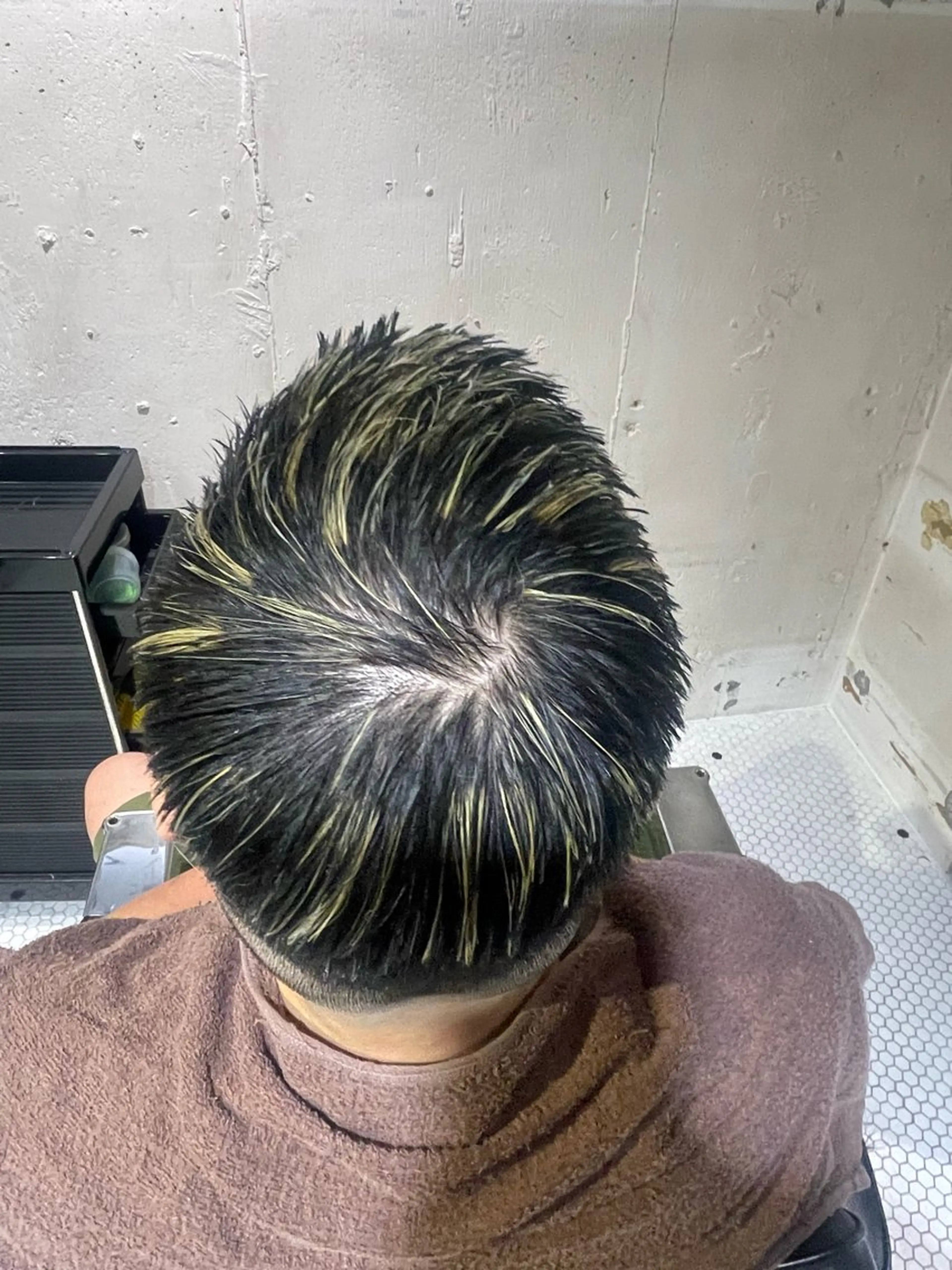 カラー ハイライトカラー FRANK’S BARBE(E)R THE STAND.飯田橋店所属・池田 丈也のヘアスタイル