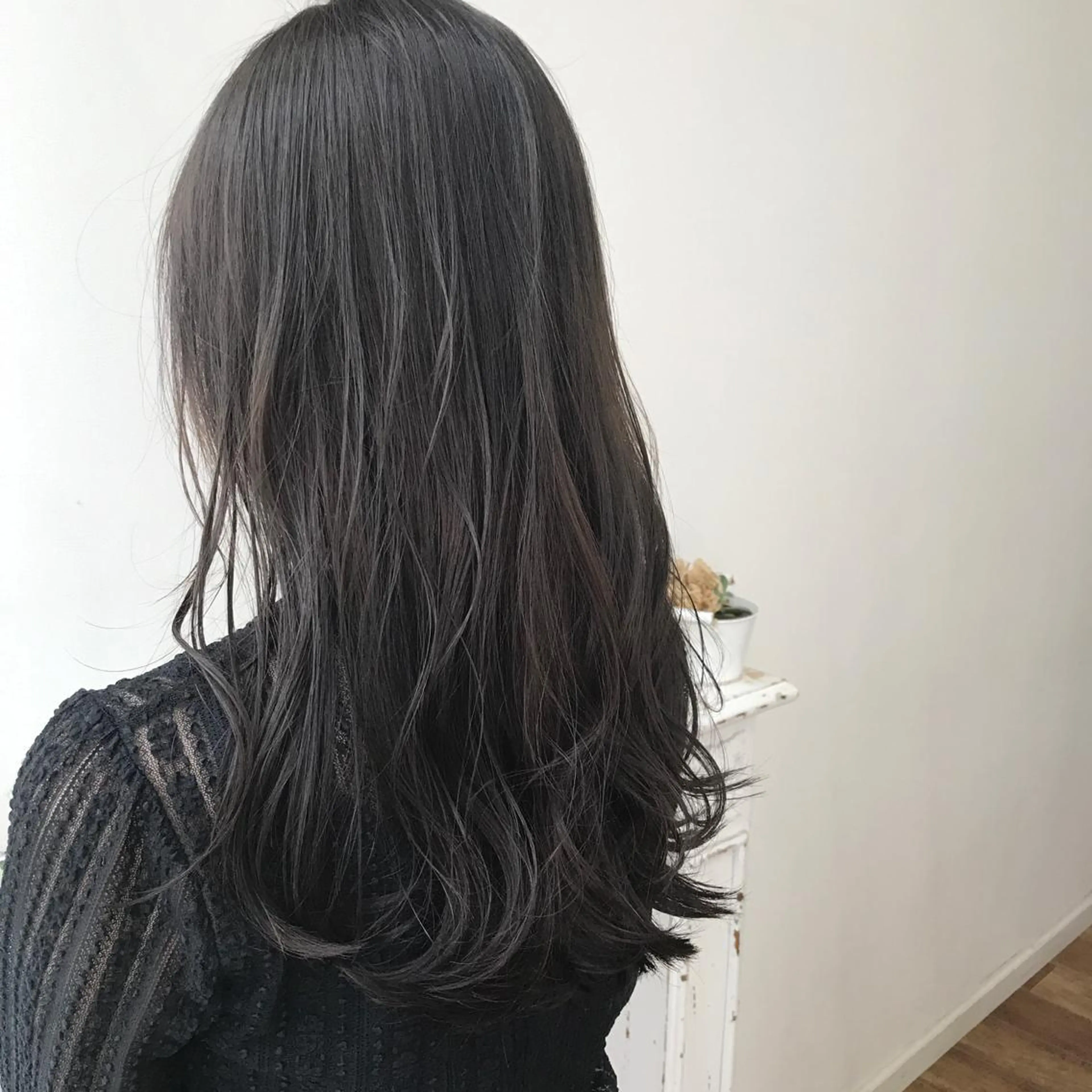 ロング カラー ブルーカラー 透明感カラー グレージュ イルミナカラー ヘアカラー トリートメント レイヤー/顔周り /AKARIのヘアスタイル