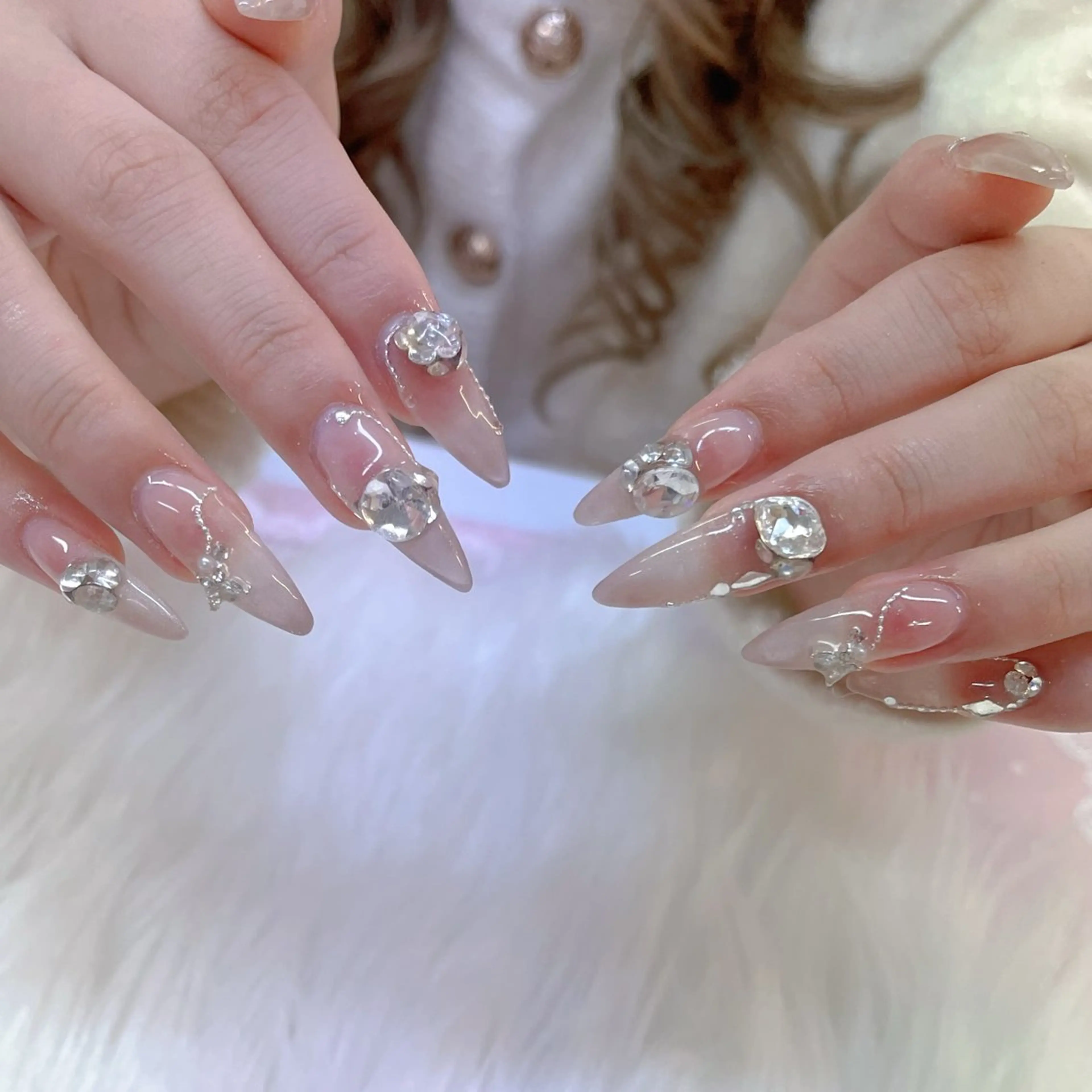 ネイル アートネイル スカルプネイル EYELASH SALON en.所属・⠀ ⠀ ⠀ 𝕟𝕖𝕚𝕣𝕠のネイルデザイン