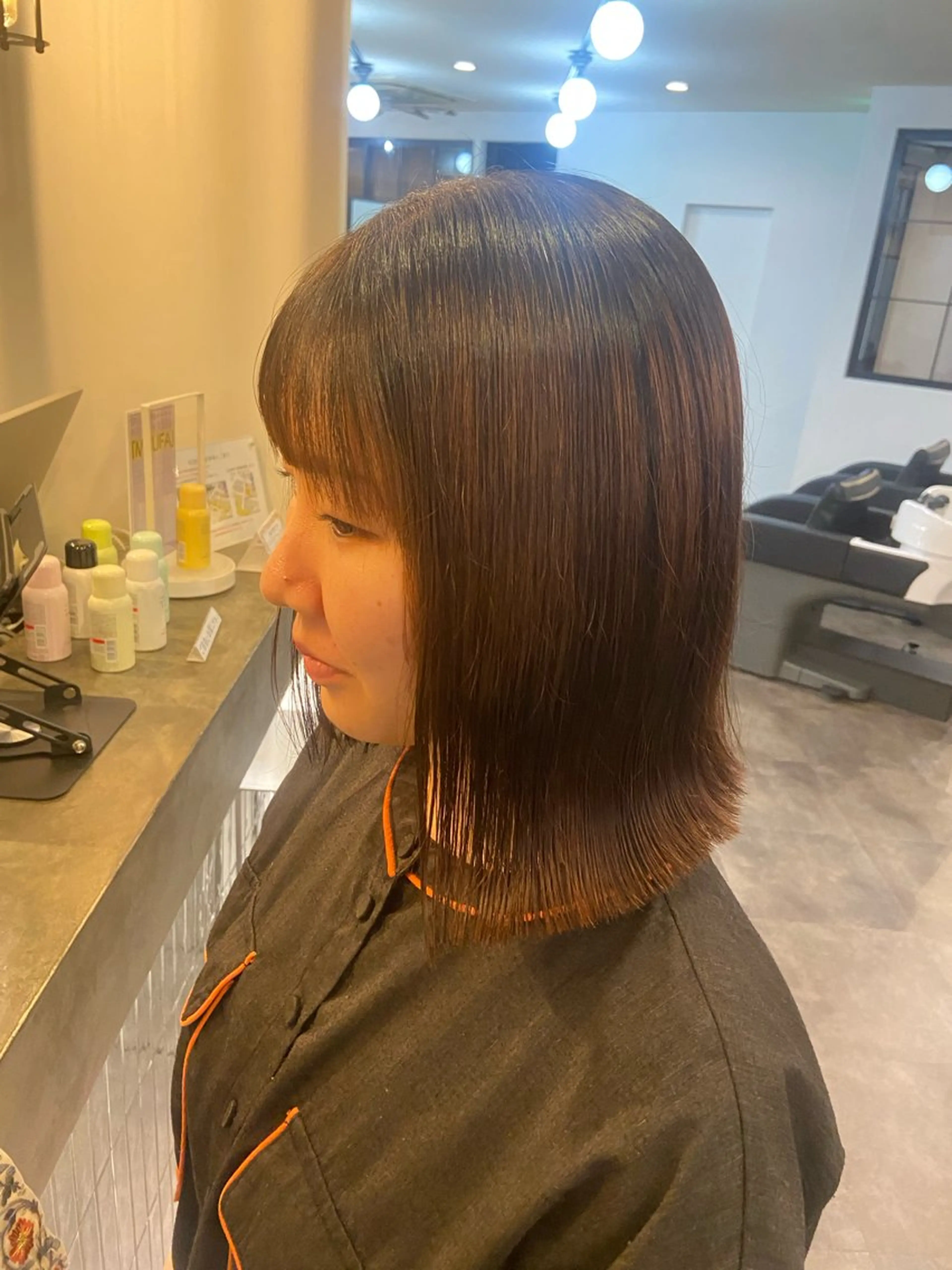 ミディアム ボブ 外ハネヘア カット トリートメント 艶髪矯正|ダイオウ シュナのヘアスタイル