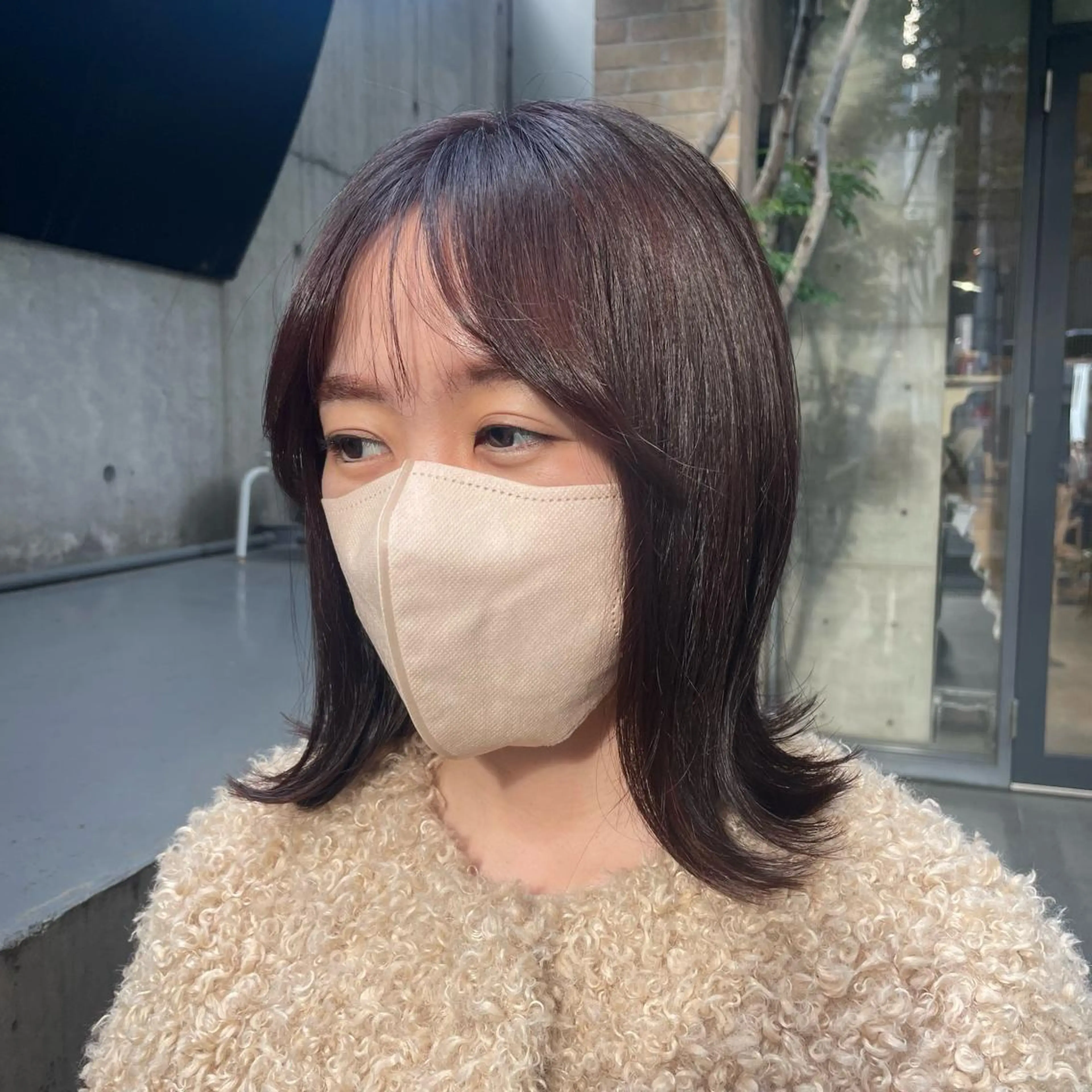 ミディアム カラー ブラウンカラー ピンクカラー ピンクブラウン 外ハネヘア やすだ しおりのヘアスタイル