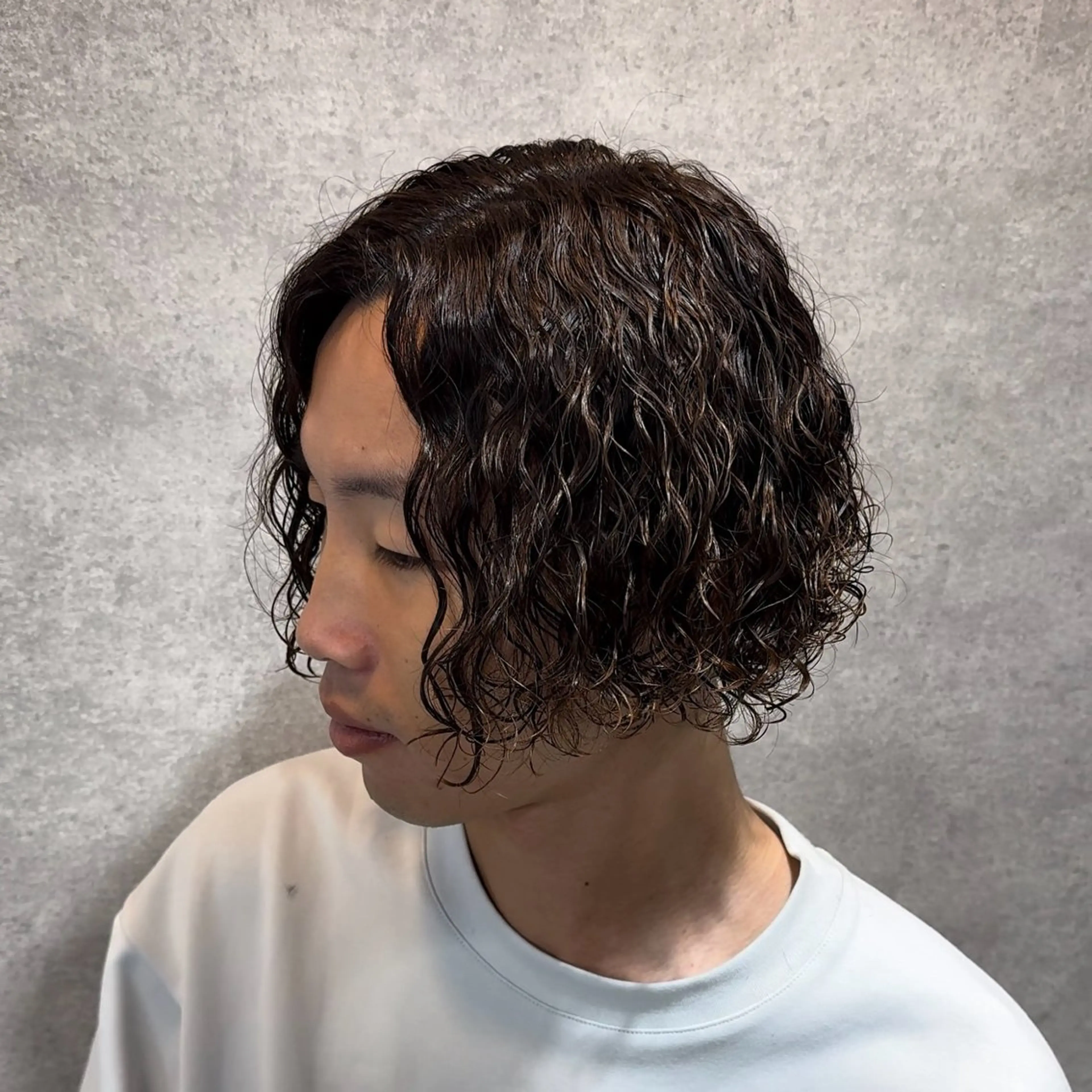 ショート カラー パーマ ヘアアレンジ メンズ センターパート メンズハイライト メンズメッシュ マッシュ メンズパーマ カット パーマ トリートメント ヘッドスパ ヘアセット 仕上がり満足度No. 1🔥BLUCK🔥のヘアスタイル