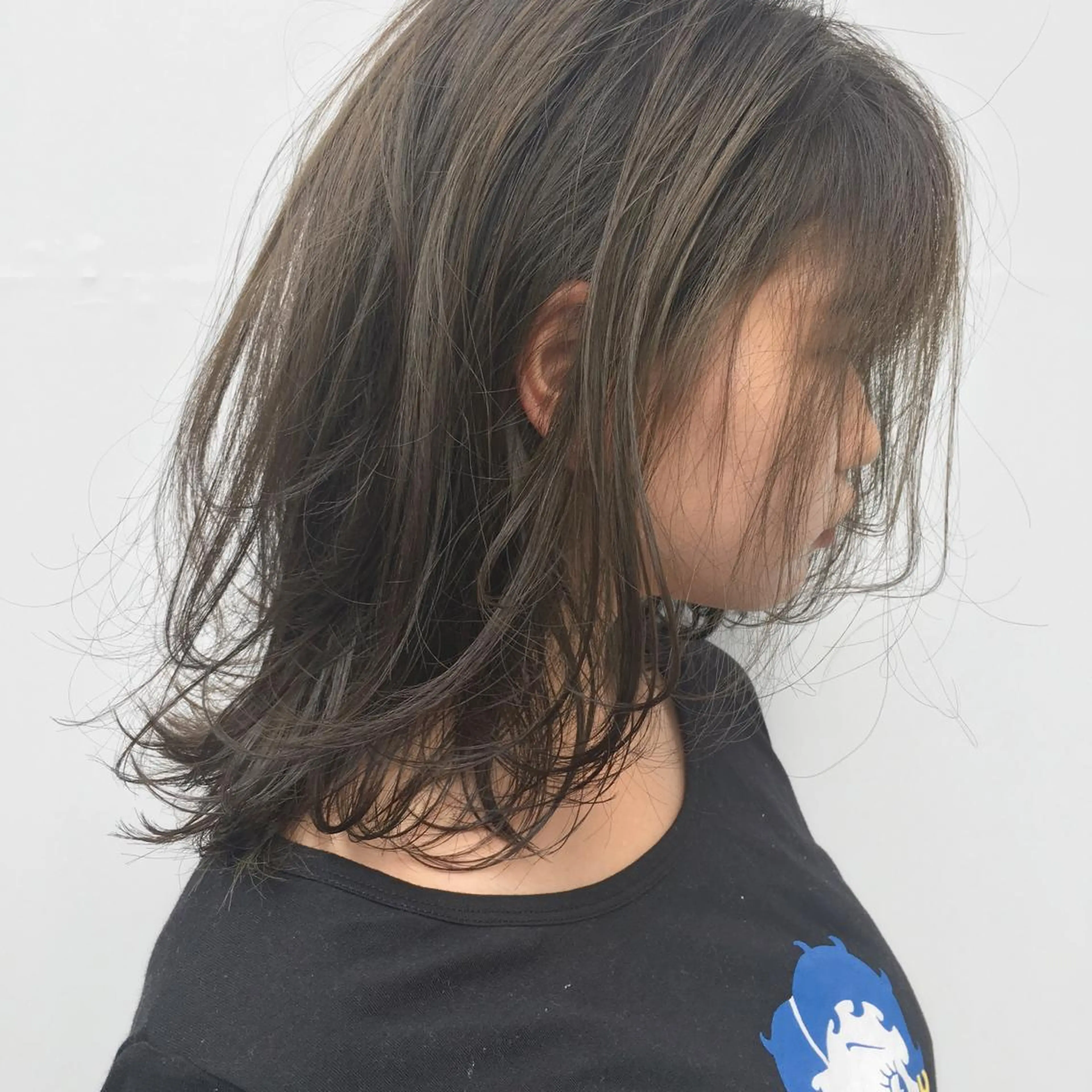 ショート カラー アッシュ ハイライトカラー オリーブアッシュ ハイライト レイヤーカット BLend 渋谷のヘアスタイル