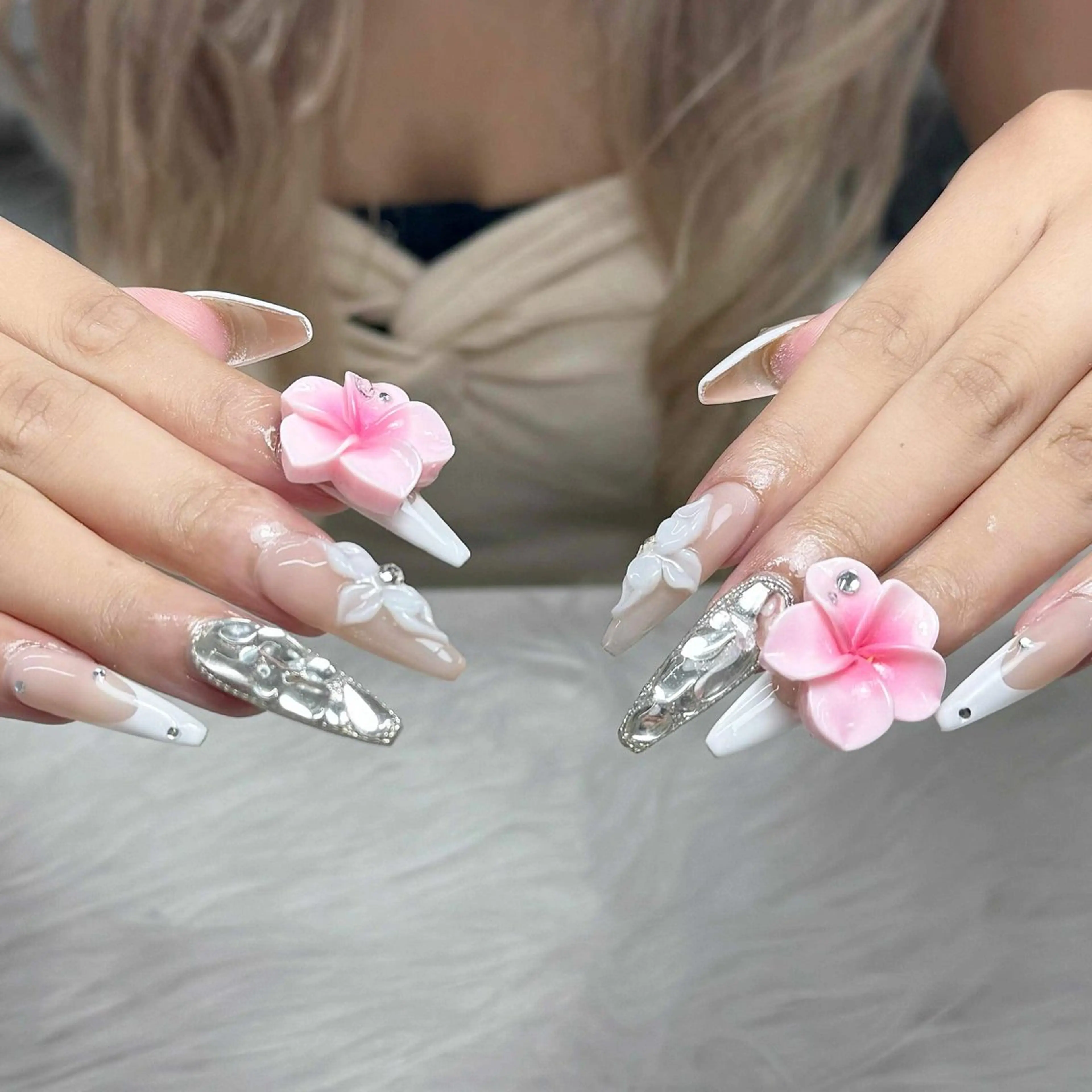 ネイル アートネイル 長さ出し キラキラネイル ハンドネイル ハンドケア Nova Nail Nambaのネイルデザイン