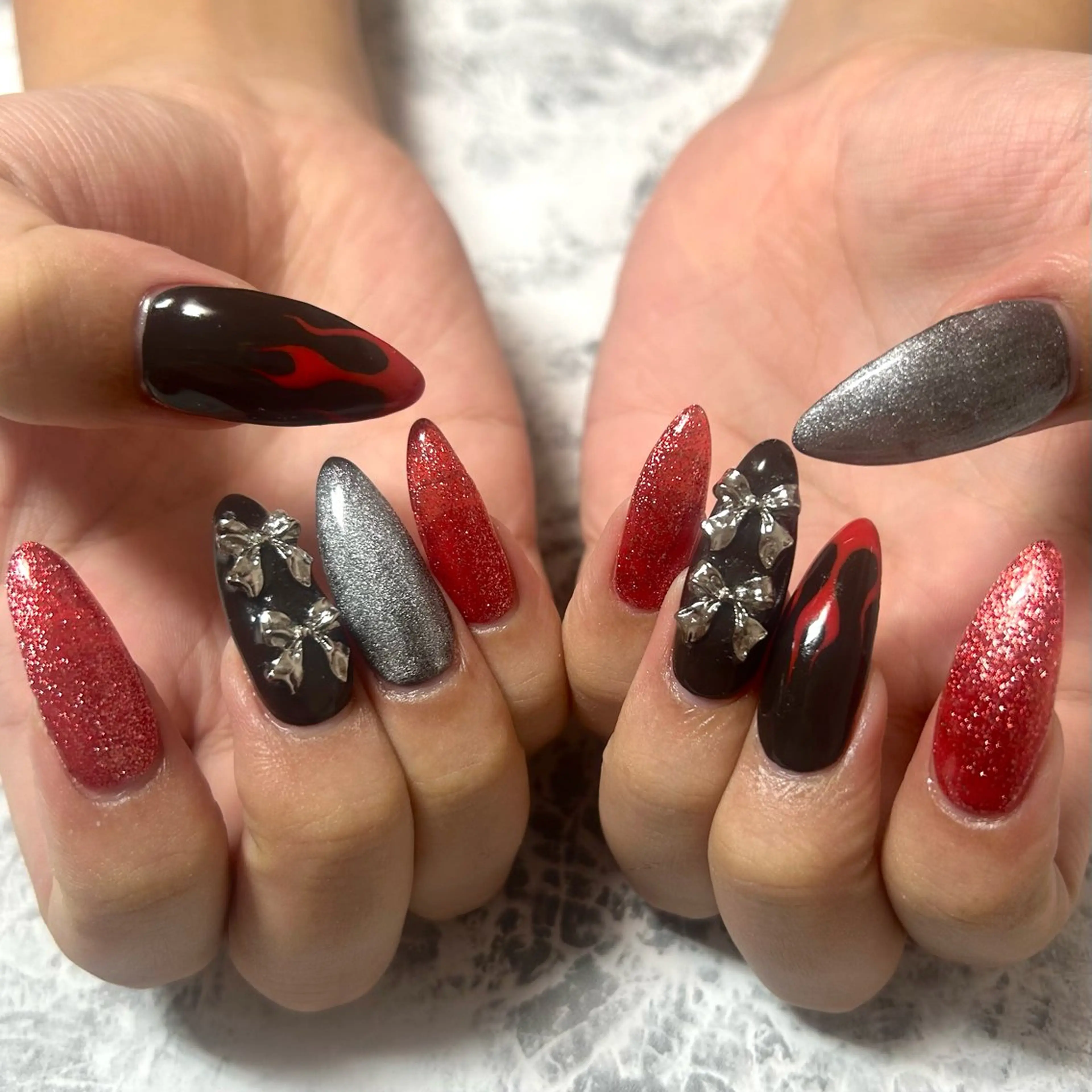 ネイル 韓国ネイル マグネットネイル 赤色 リボン 冬ネイル 極楽 鳥花のネイルデザイン