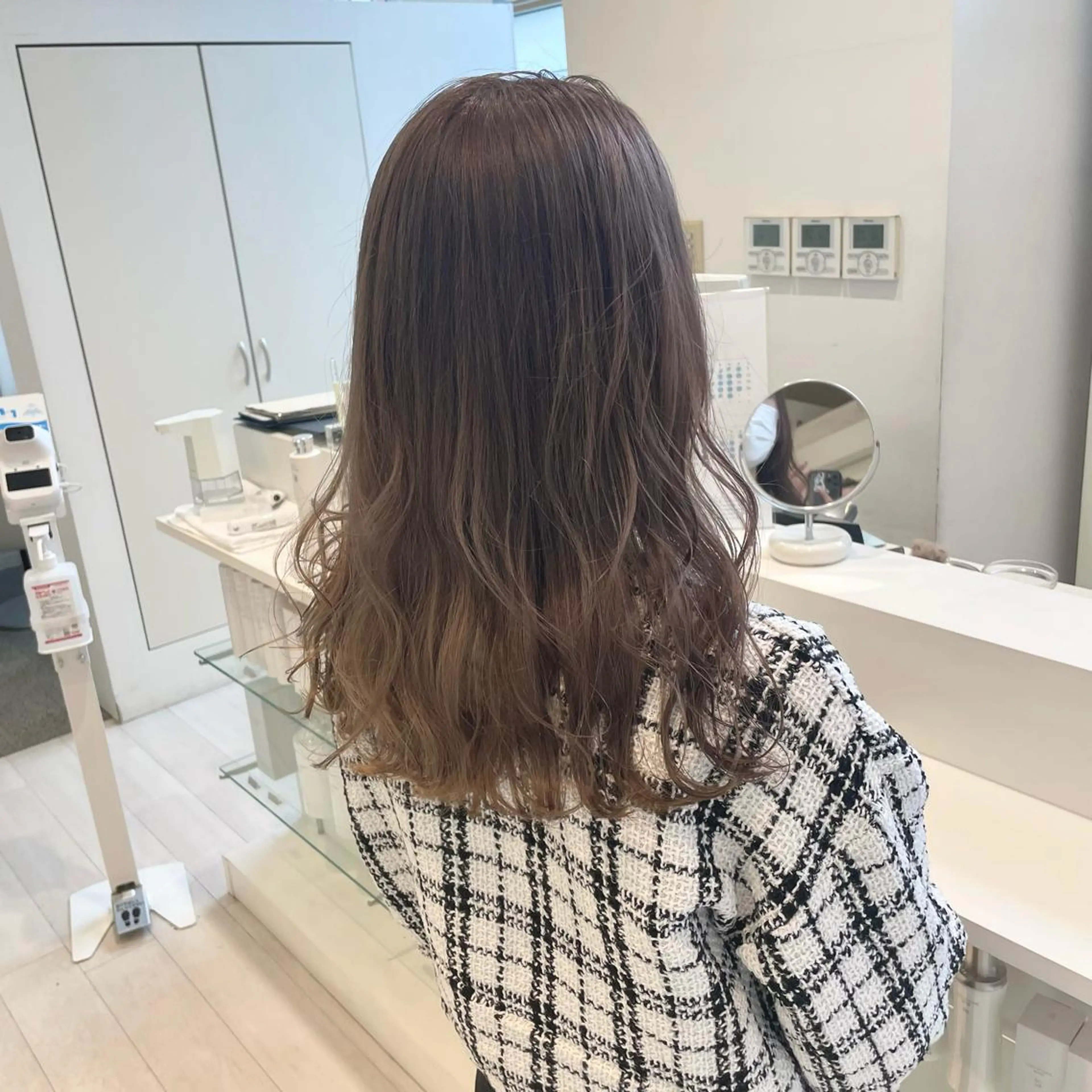 セミロング カラー ヘアアレンジ ベージュカラー ブリーチ ブラウンカラー ミルクティーベージュ ミルキーベージュ GO TODAY SHAiRE SALON岡山所属・Sana/ 耳ツボ/インナーのヘアスタイル