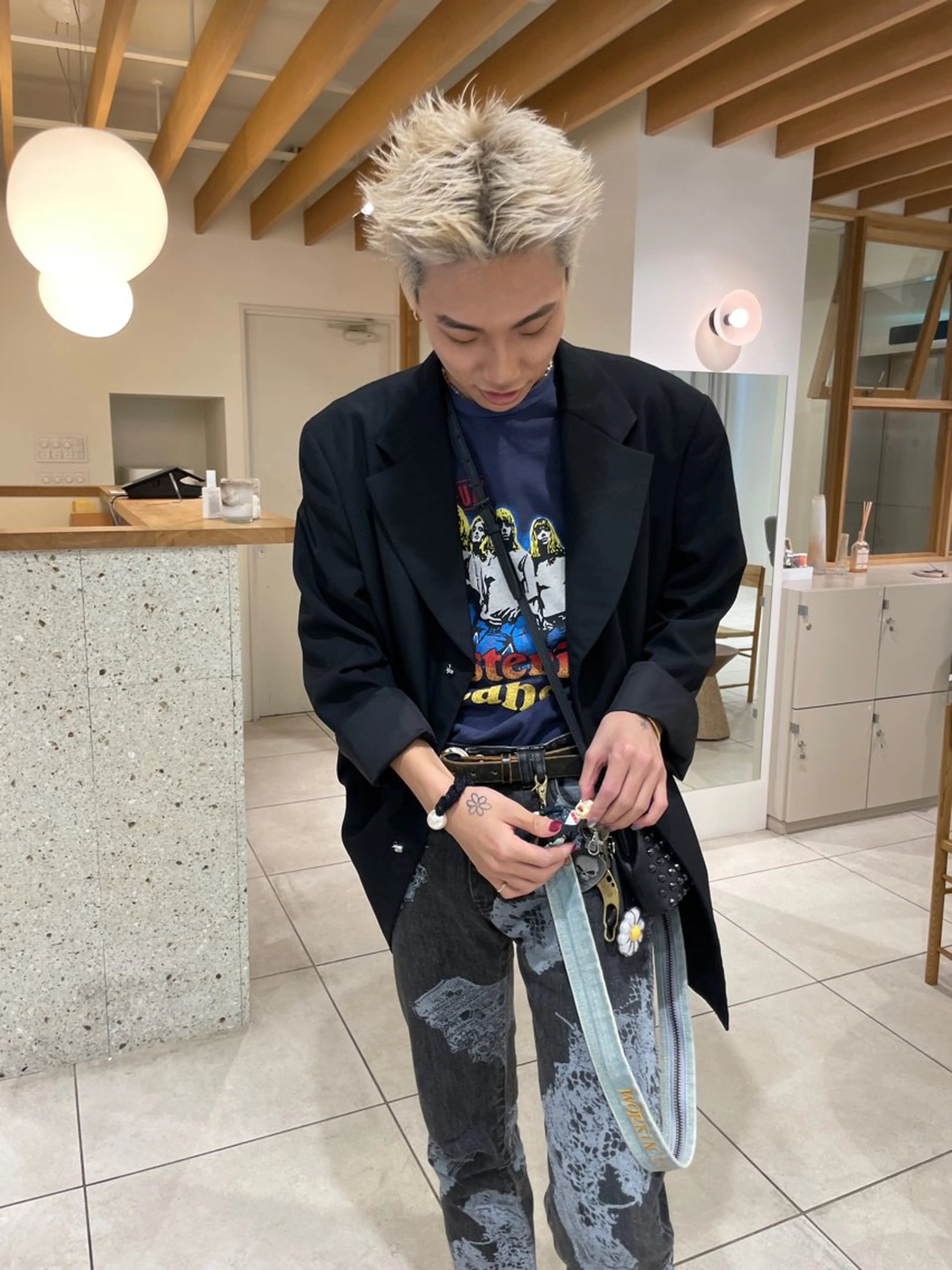 カラー メンズ メンズショート ブロンド 透明感カラー ホワイトブロンド sasa ササのヘアスタイル