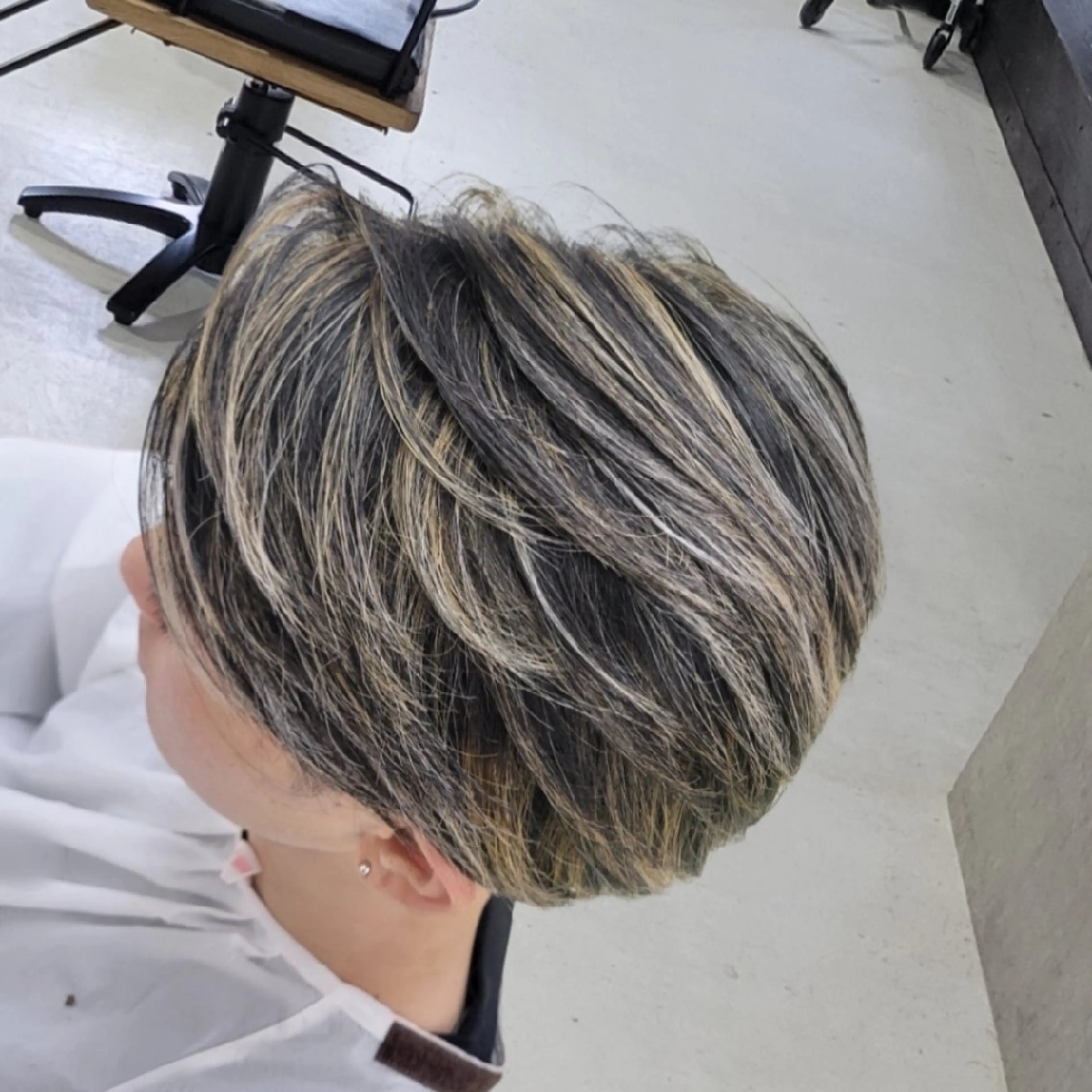 ショート カラー ハイライトカラー ハイライト 髪質改善 ショートヘア 大辻健太(オオツジ ケンタ)/髪質改善のヘアスタイル