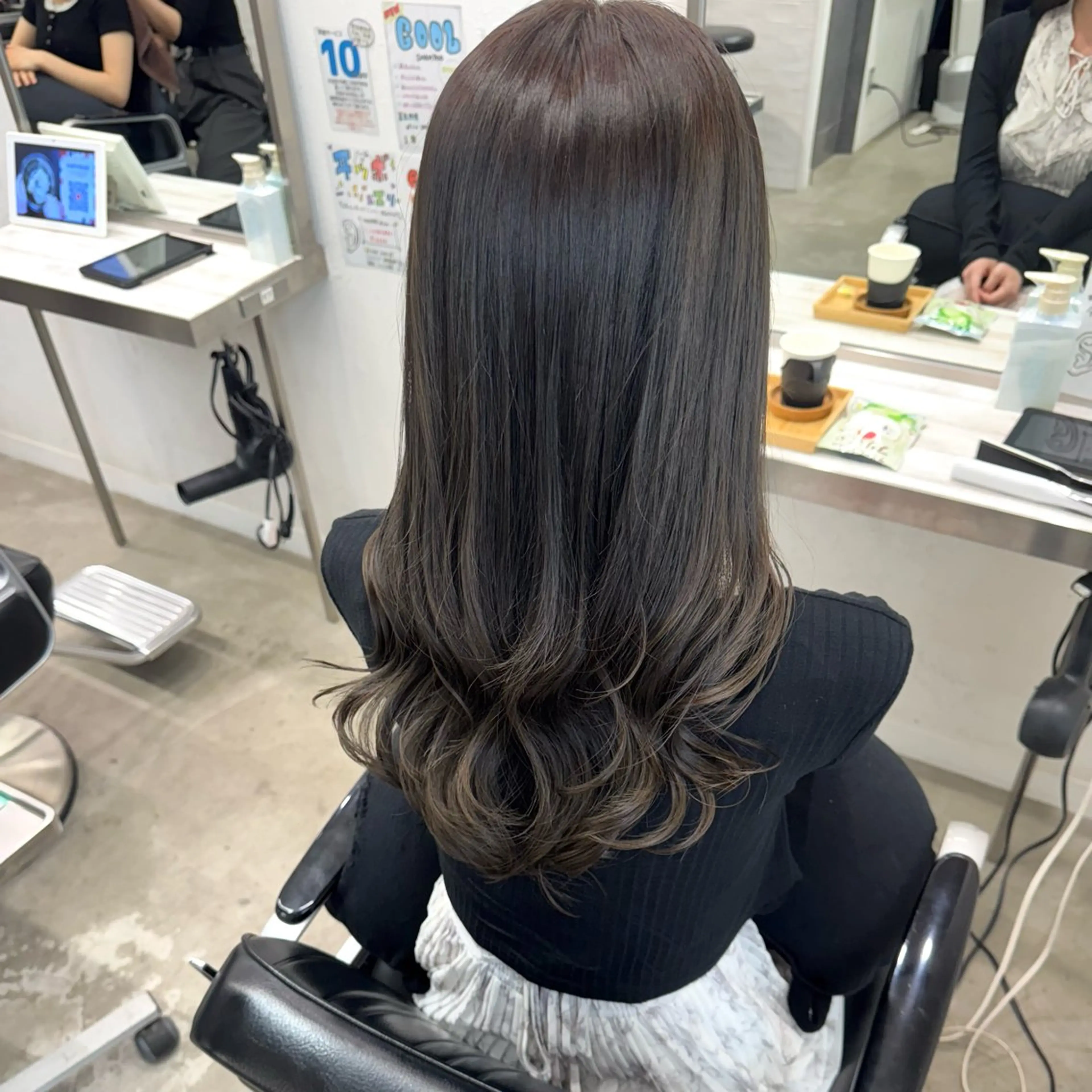 ロング カラー ブリーチ ブラウンカラー 透明感カラー オリーブブラウン カット ヘアカラー 女性限定 / AYANO 💗🪽のヘアスタイル