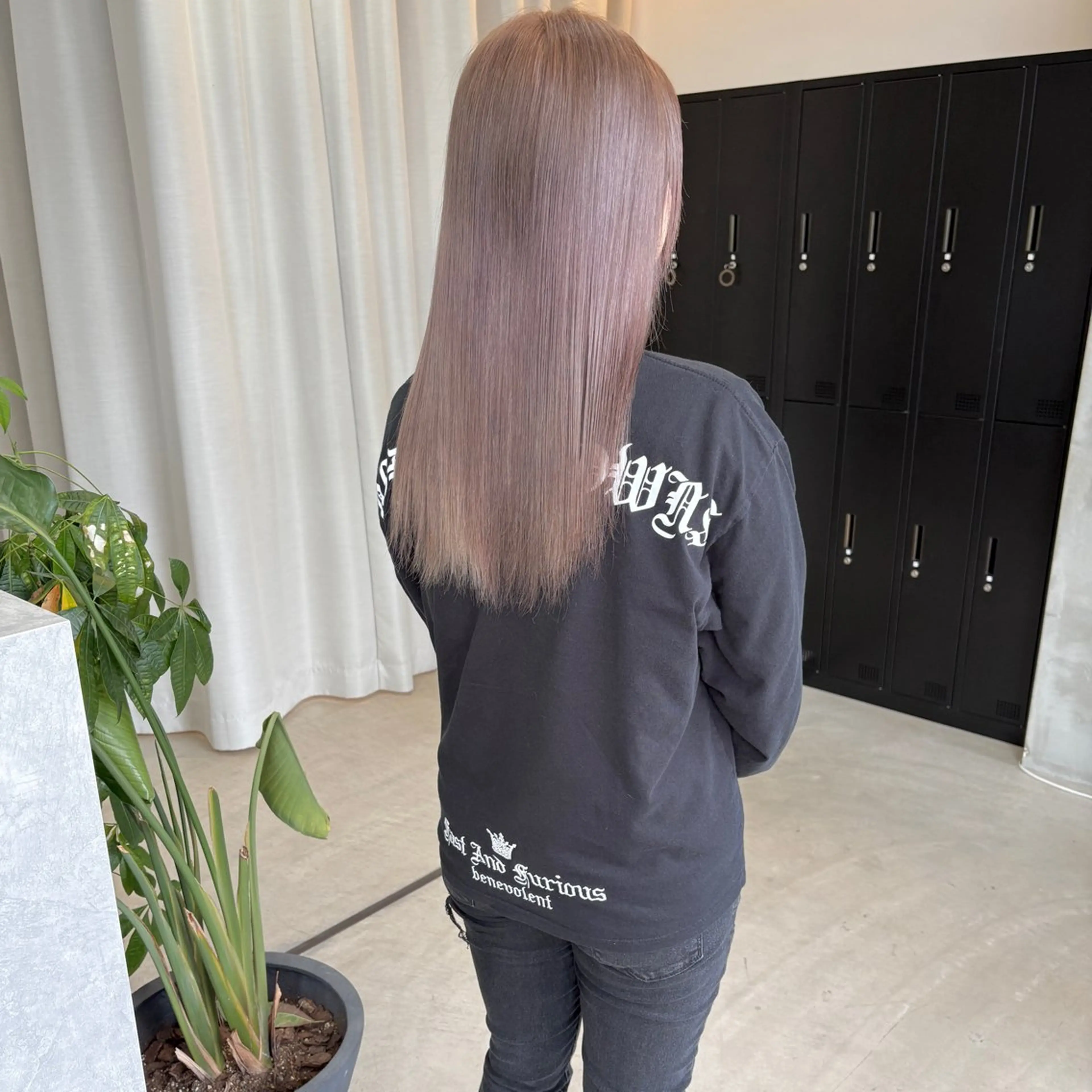 セミロング カラー ブリーチ カット ヘアカラー トリートメント はちすか るかのヘアスタイル