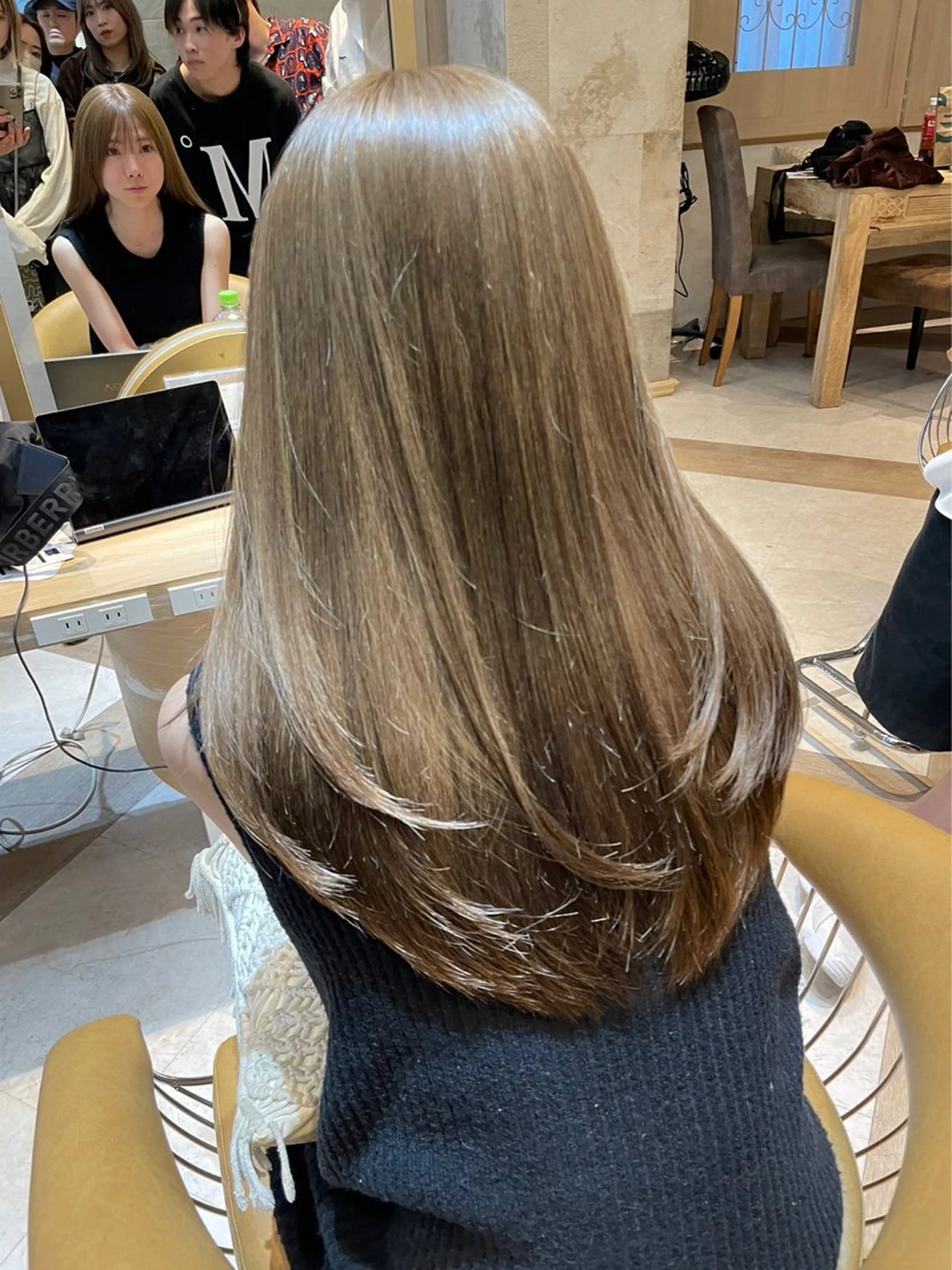 ロング 脱白髪染め/ 髪質改善/ハクのヘアスタイル