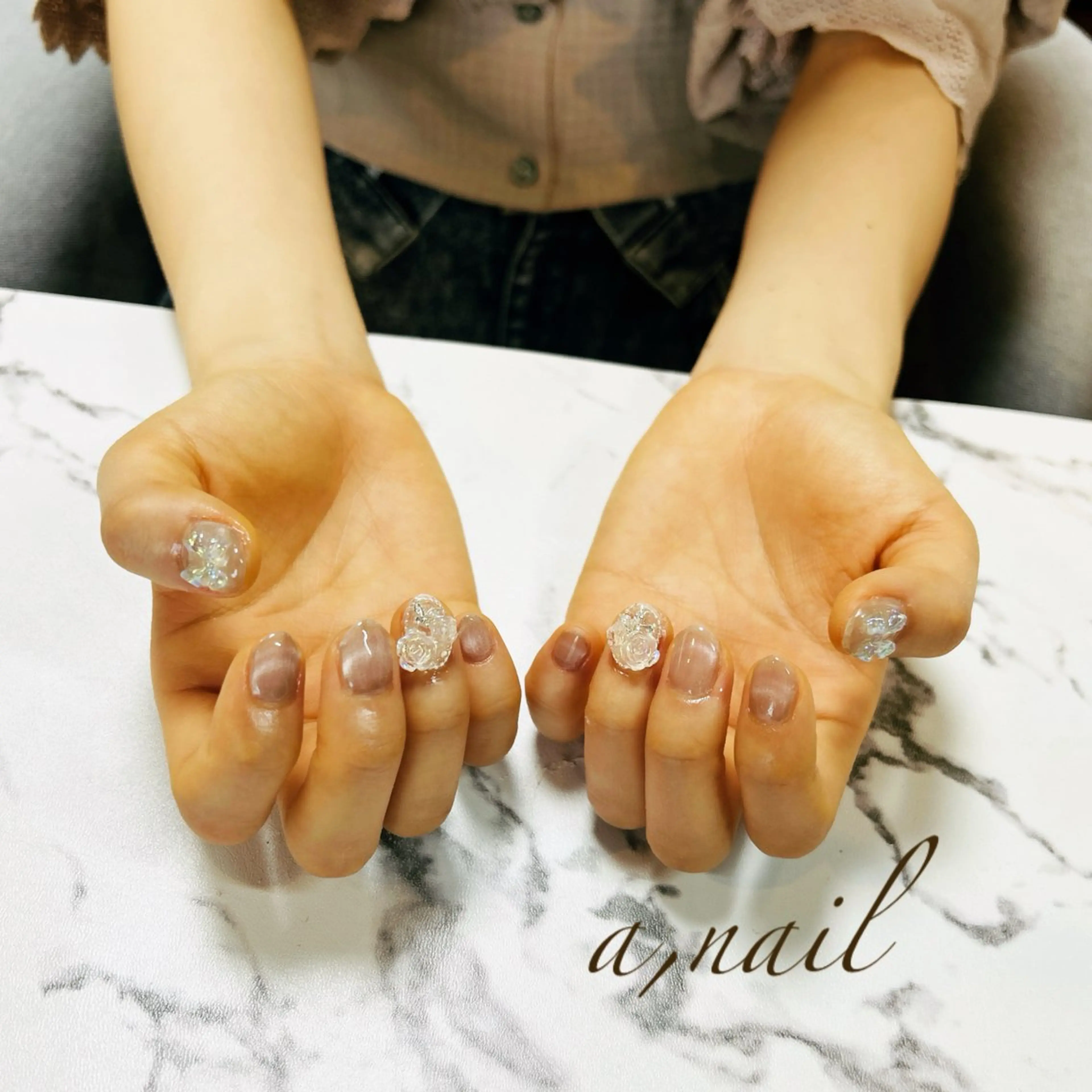 ネイル オーロラネイル フレンチネイル キラキラネイル マグネットネイル マグネットフレンチ ハンドネイル ネイルサロン エーネイルのネイルデザイン