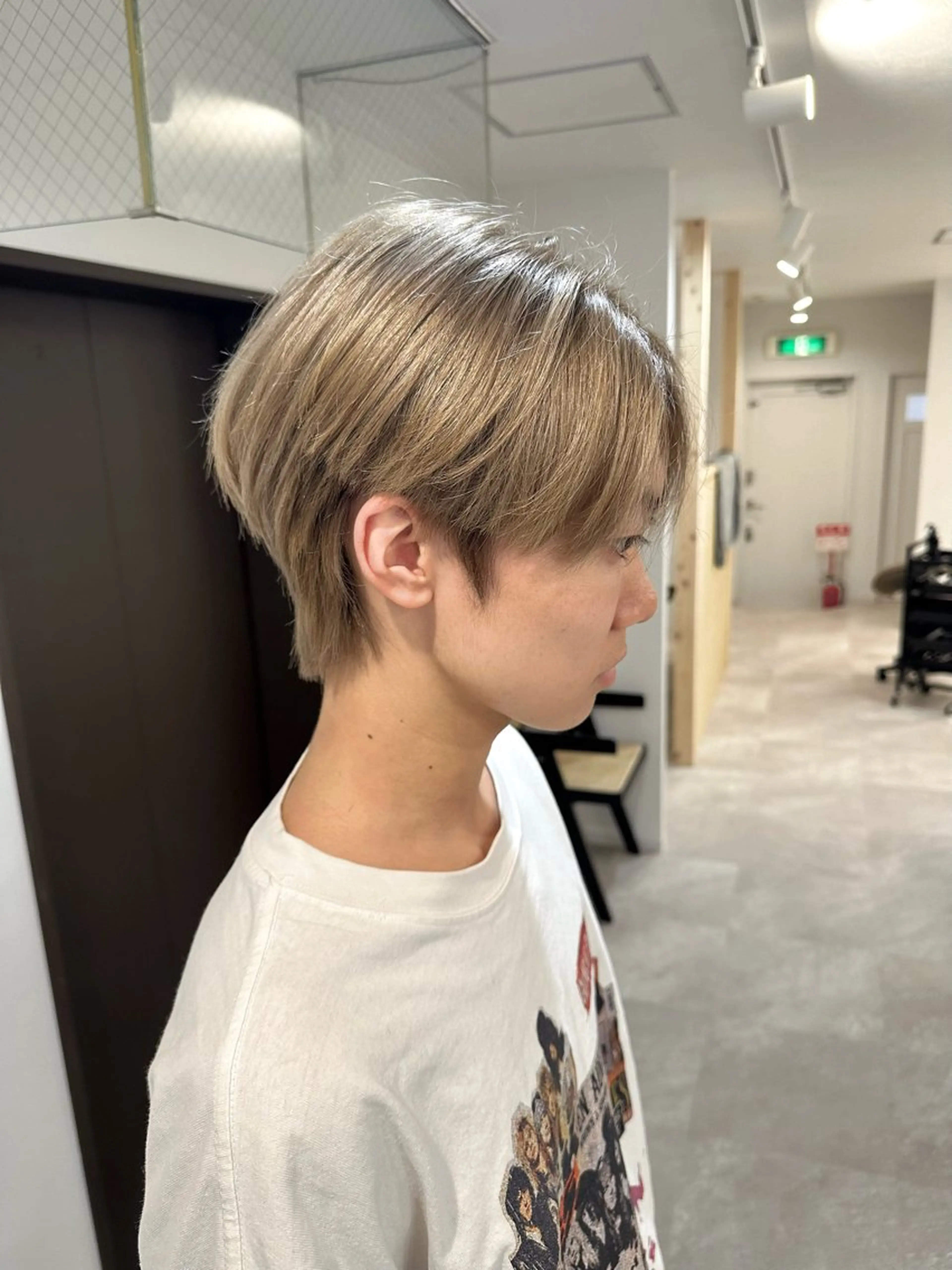 ショート カラー ヘアアレンジ メンズ センターパート メンズ韓国風 グレージュ ミルクティーグレージュ 韓国風ヘア カット ヘアカラー SALOWIN京都河原町Suite店所属・外国人風レイヤー/ ハイトーンSHUのヘアスタイル