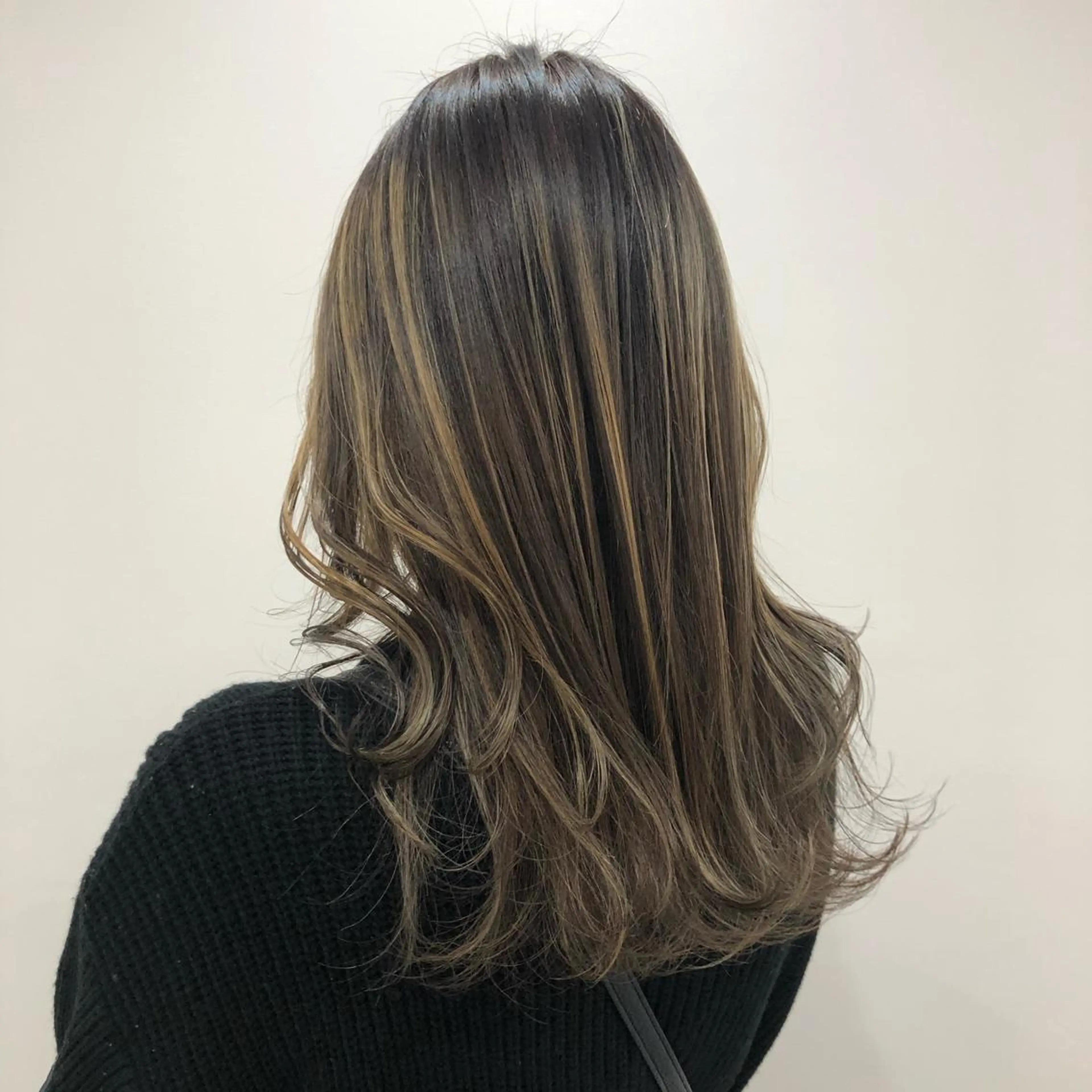 ロング カラー akane .のヘアスタイル