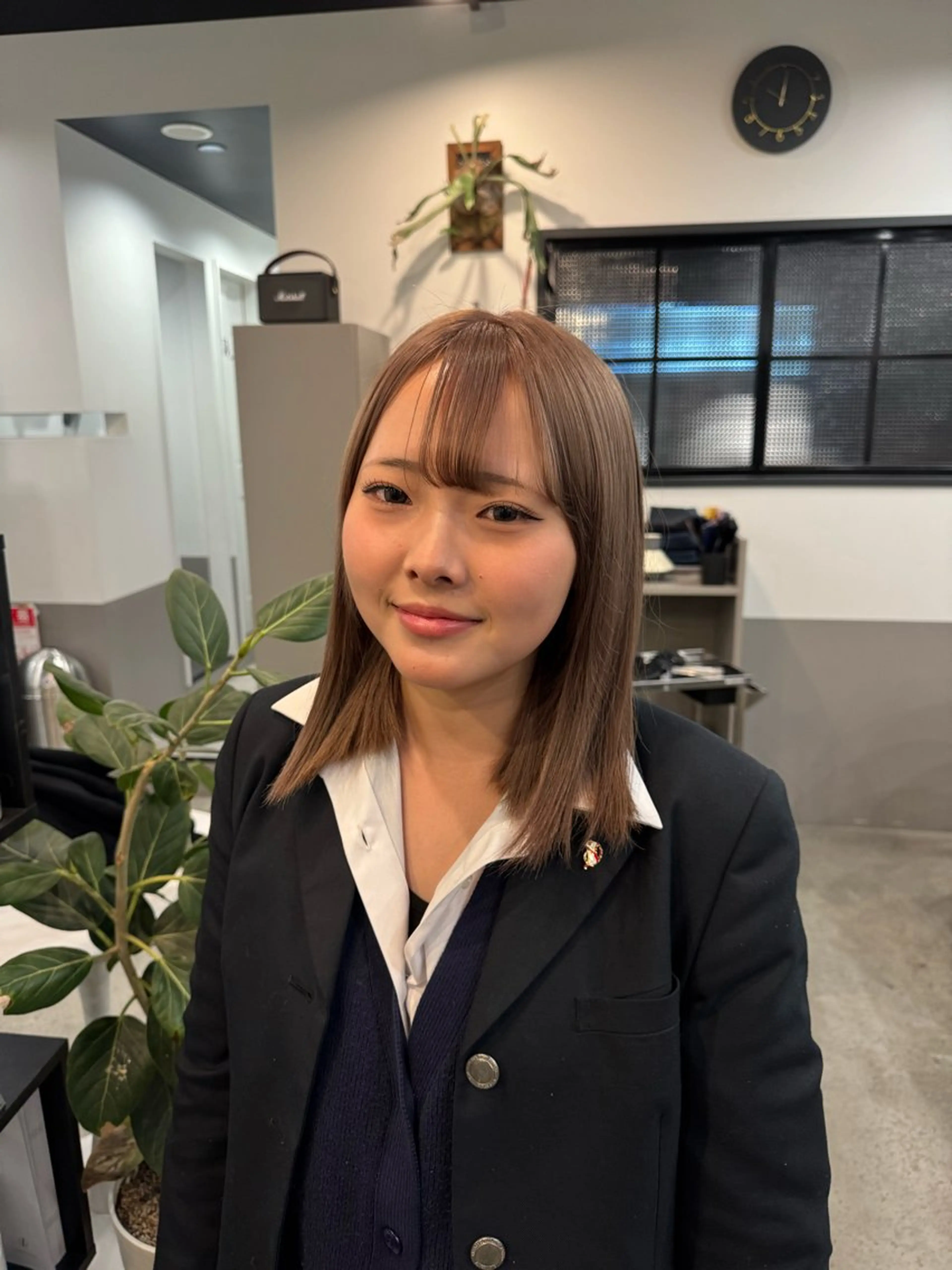 ミディアム カラー ベージュカラー ブリーチ ミルクティーベージュ ヘアカラー dog star 関 海斗のヘアスタイル