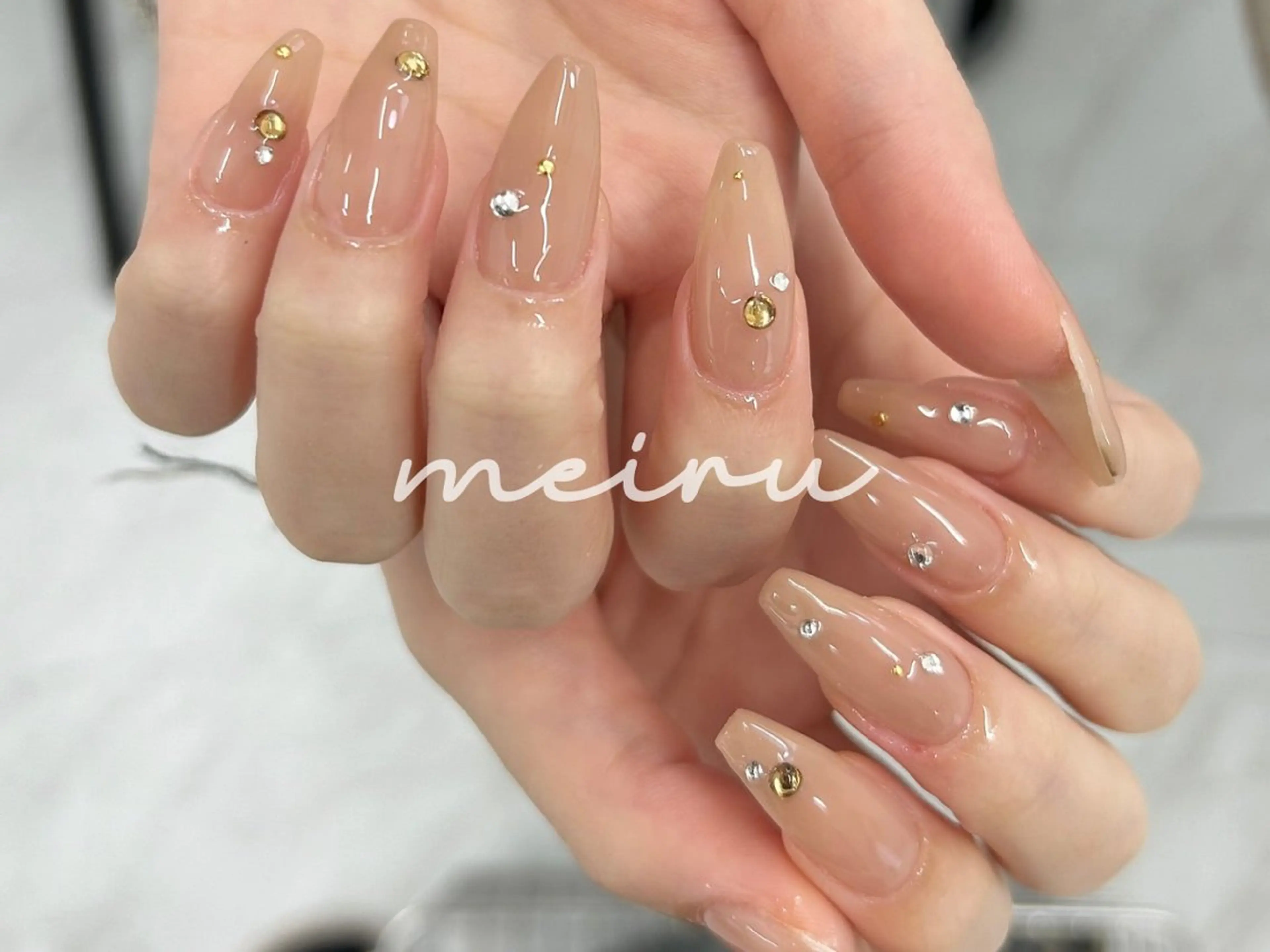 ネイル ストーンネイル 🤍meiru 🤍ネイリストのネイルデザイン