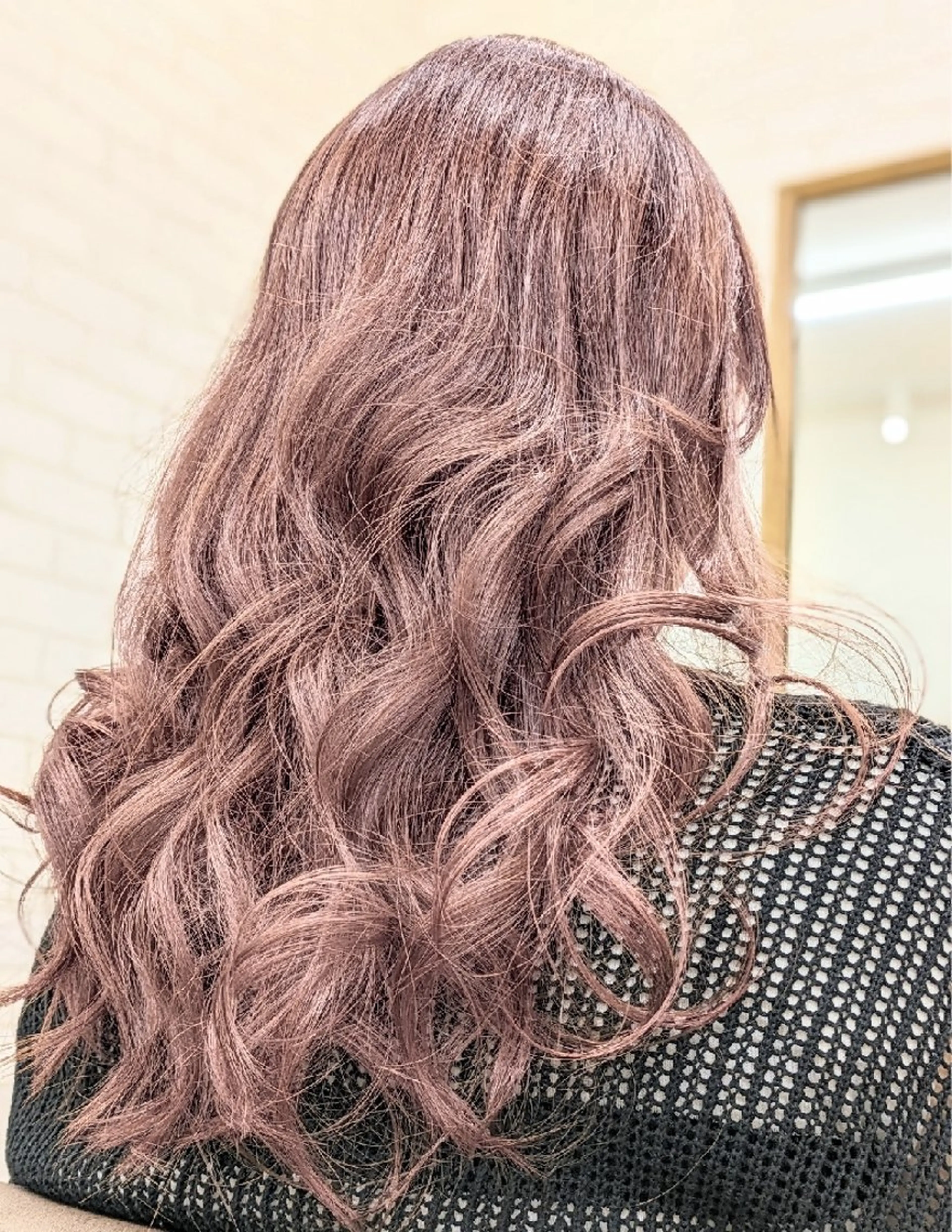 ロング カラー ベージュカラー イルミナカラー ピンクカラー ピンクベージュ カット ヘアカラー トリートメント 根岸 進のヘアスタイル