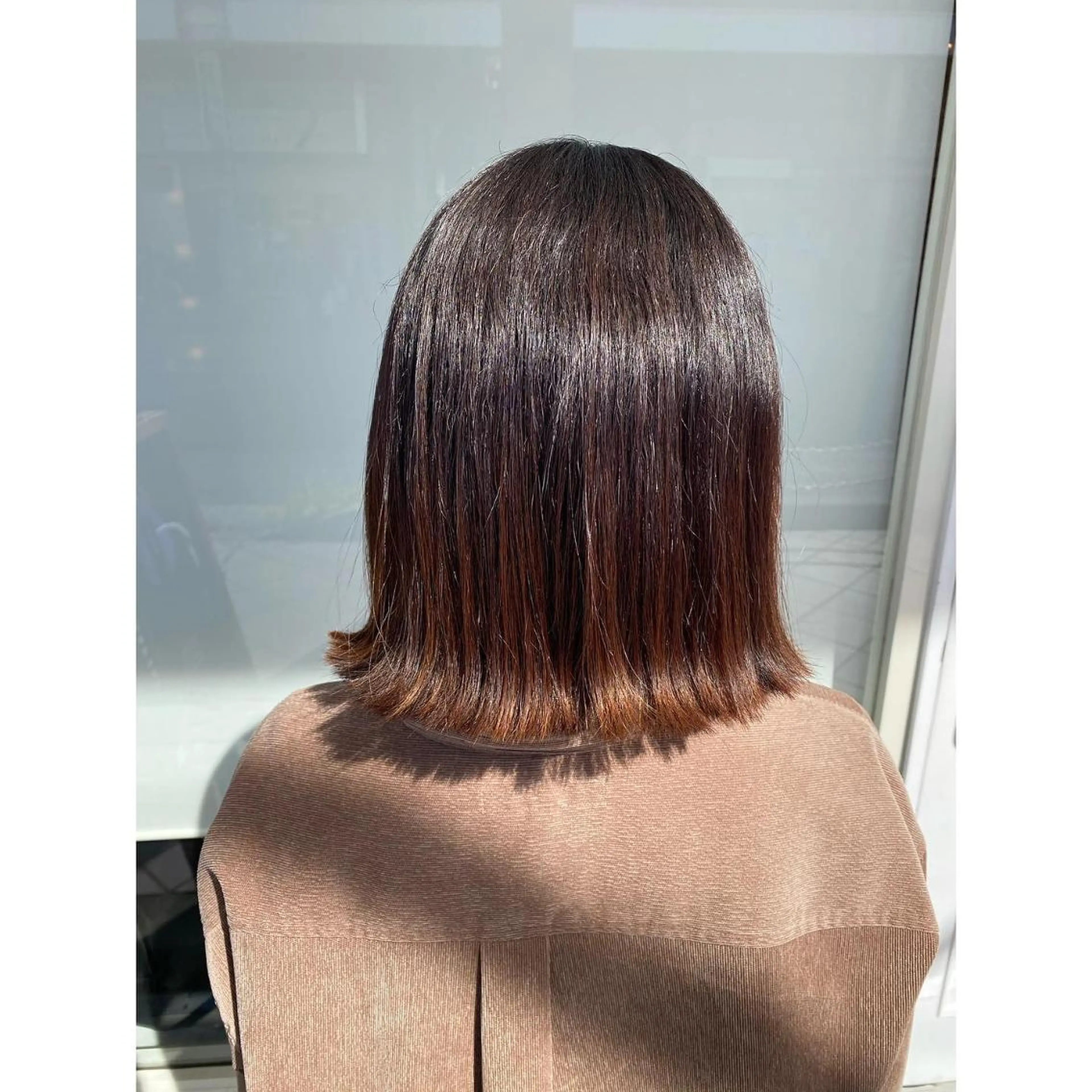 ミディアム カラー パーマ 切りっぱなしボブ ベージュカラー ブラウンカラー ココアグレージュ グレージュ オーガニックカラー/ 髪質改善/暗髪/ボブのヘアスタイル