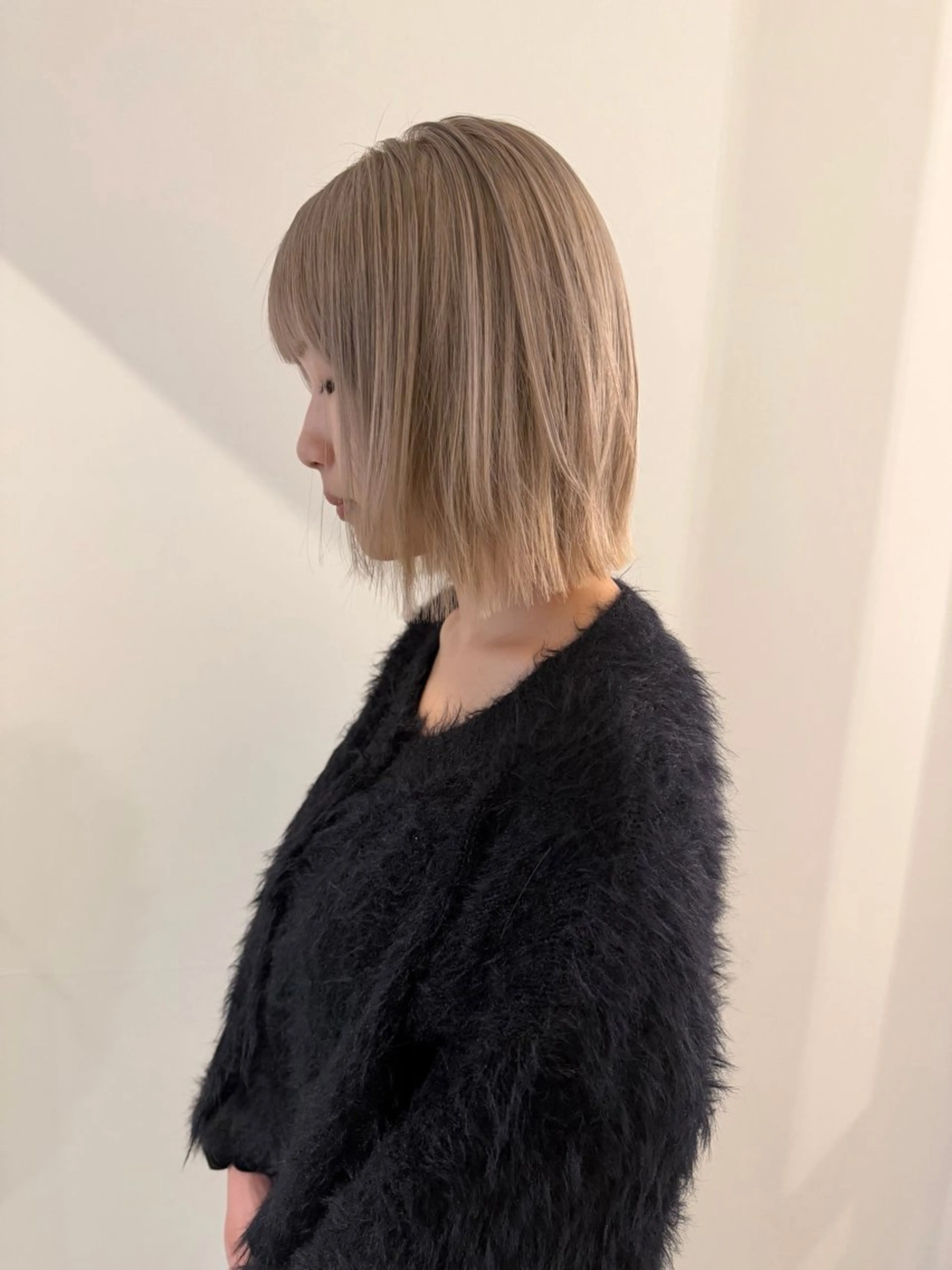 ショート カラー ボブレイヤー ベージュカラー ブリーチ ミルキーベージュ ボブ カット ヘアカラー トリートメント 渋谷 留菜のヘアスタイル