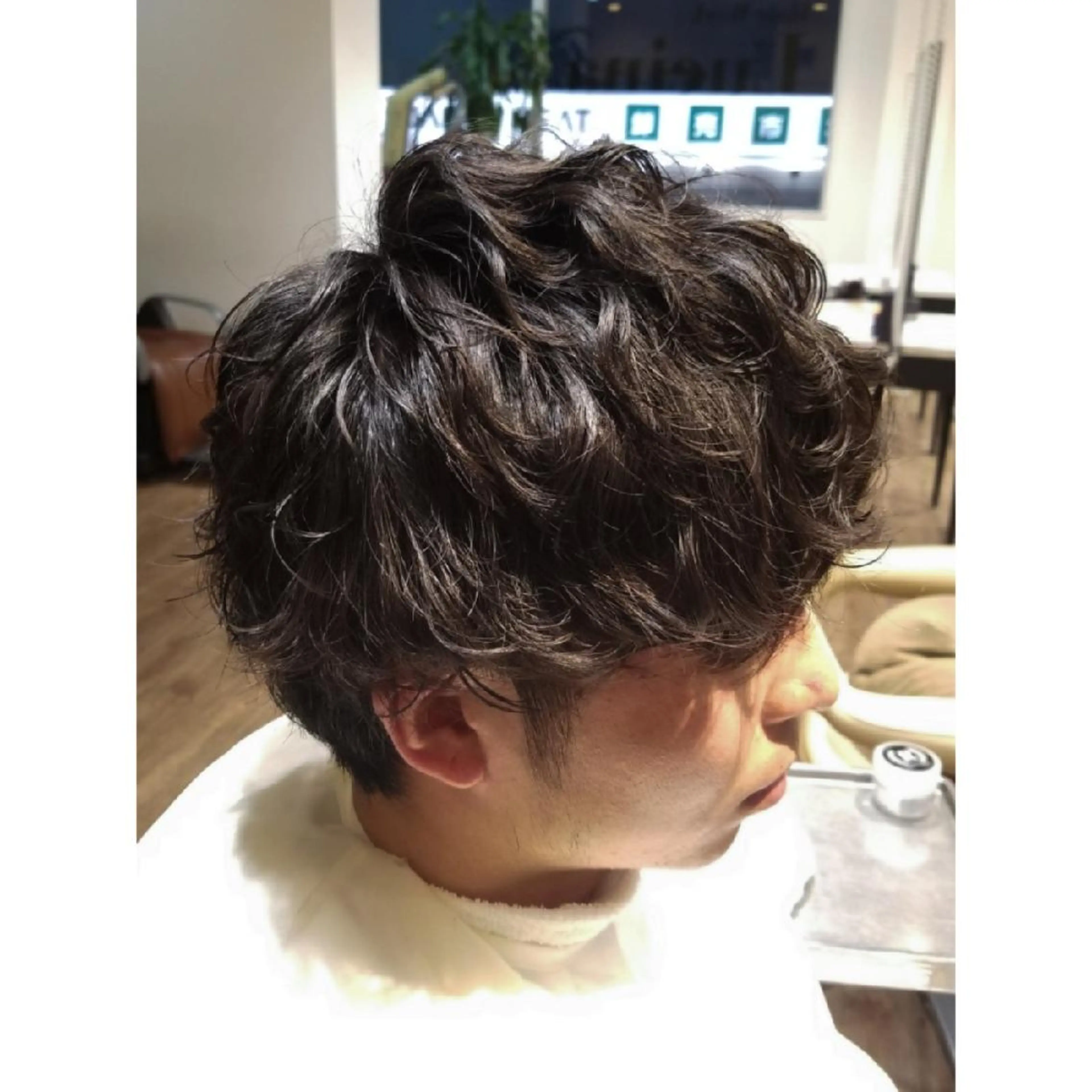 ショート メンズ パーマ メンズパーマ メンズスパイラルパーマ スパイラルパーマ ブリーチ、デザイン  カラー福士直矢のヘアスタイル