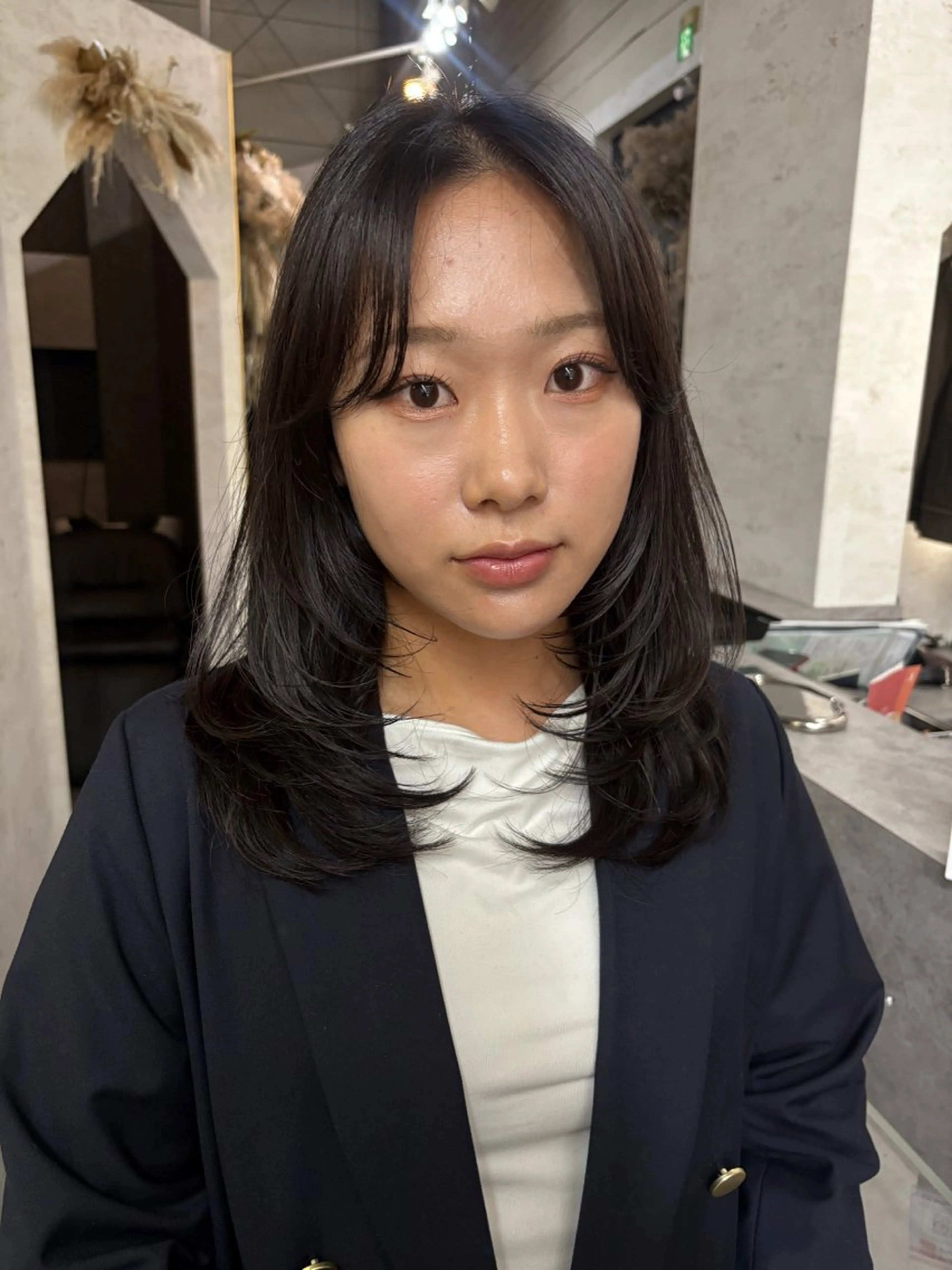 セミロング カラー レイヤーカット カット ヘアカラー トリートメント ブリーチなしカラー ダブルカラーエクステのヘアスタイル