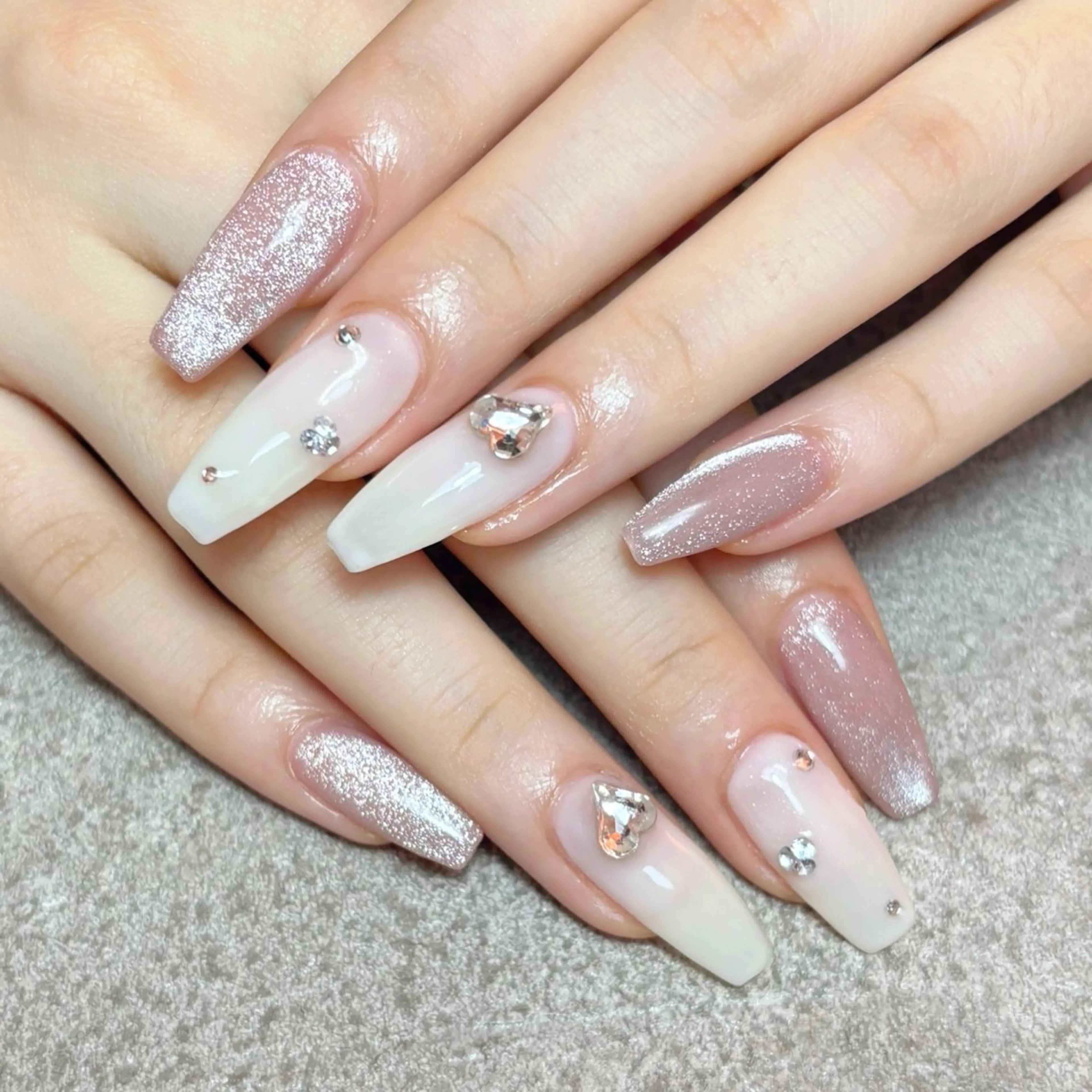 ネイル シルバー ハンドネイル nailroom DIASOMNIAのネイルデザイン