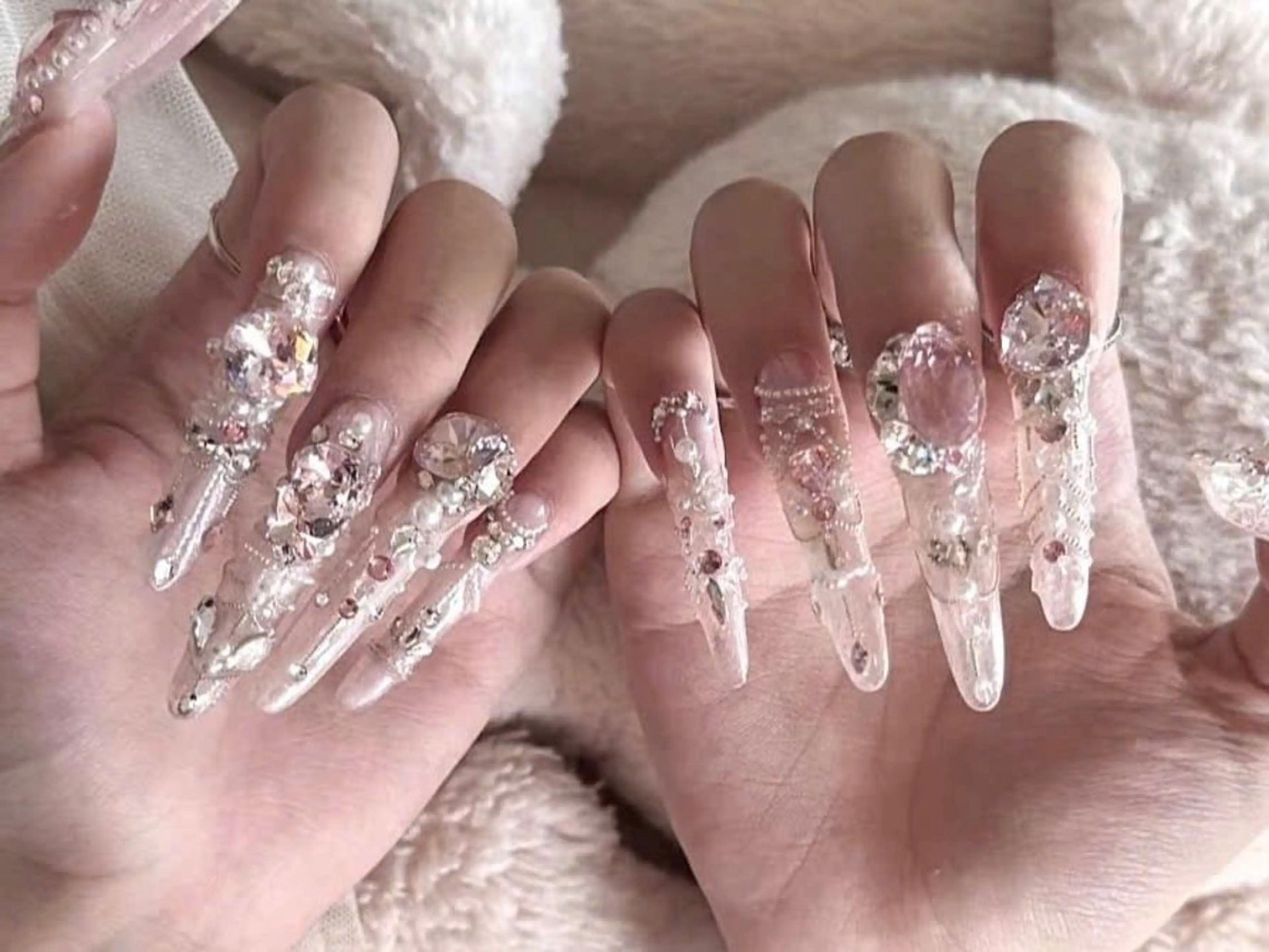 ネイル キラキラネイル ロングネイル スカルプネイル ストーンネイル ハンドネイル ハンドケア 古賀 佳織のネイルデザイン
