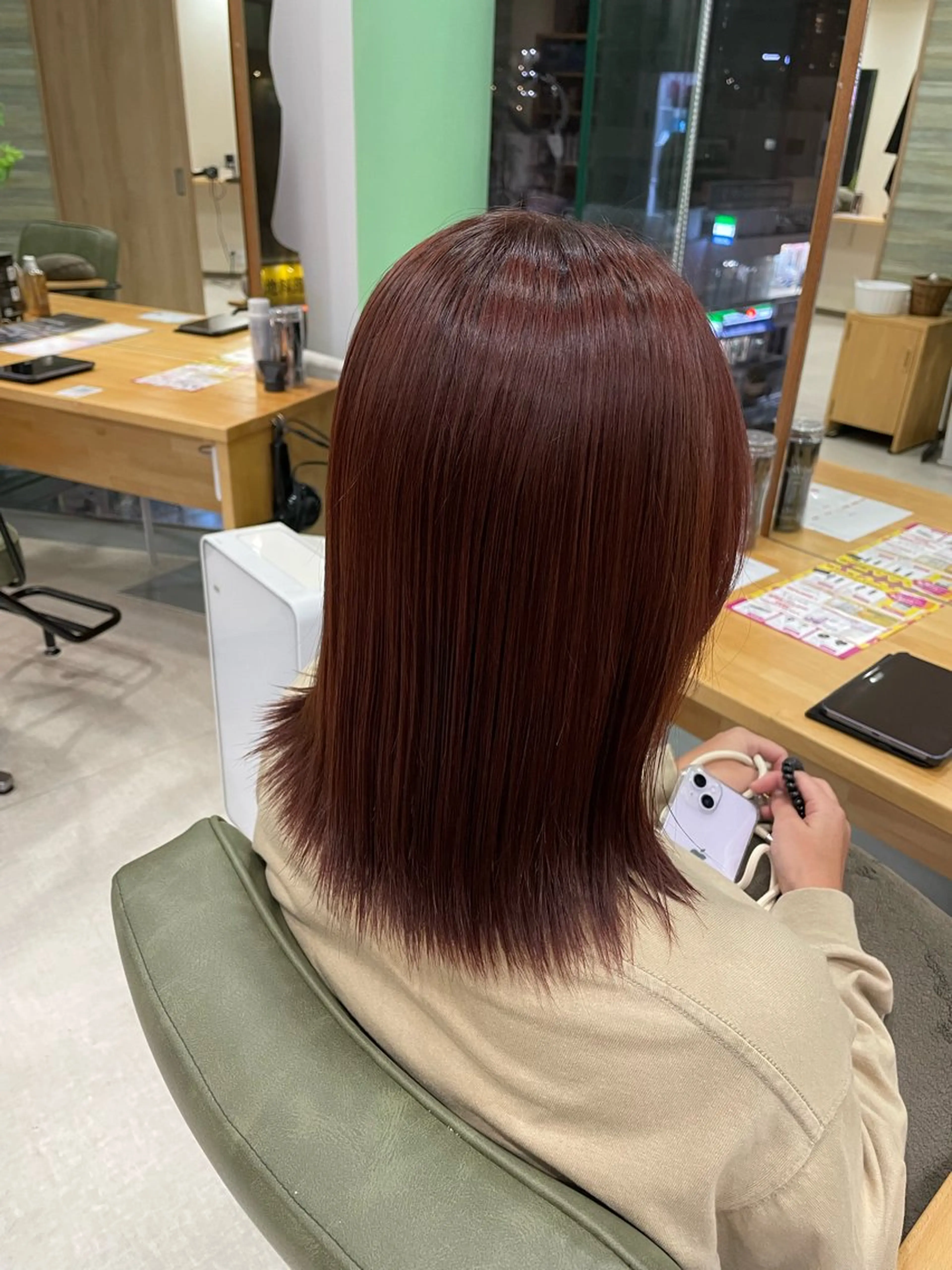 ミディアム カラー 謝花 萌のヘアスタイル