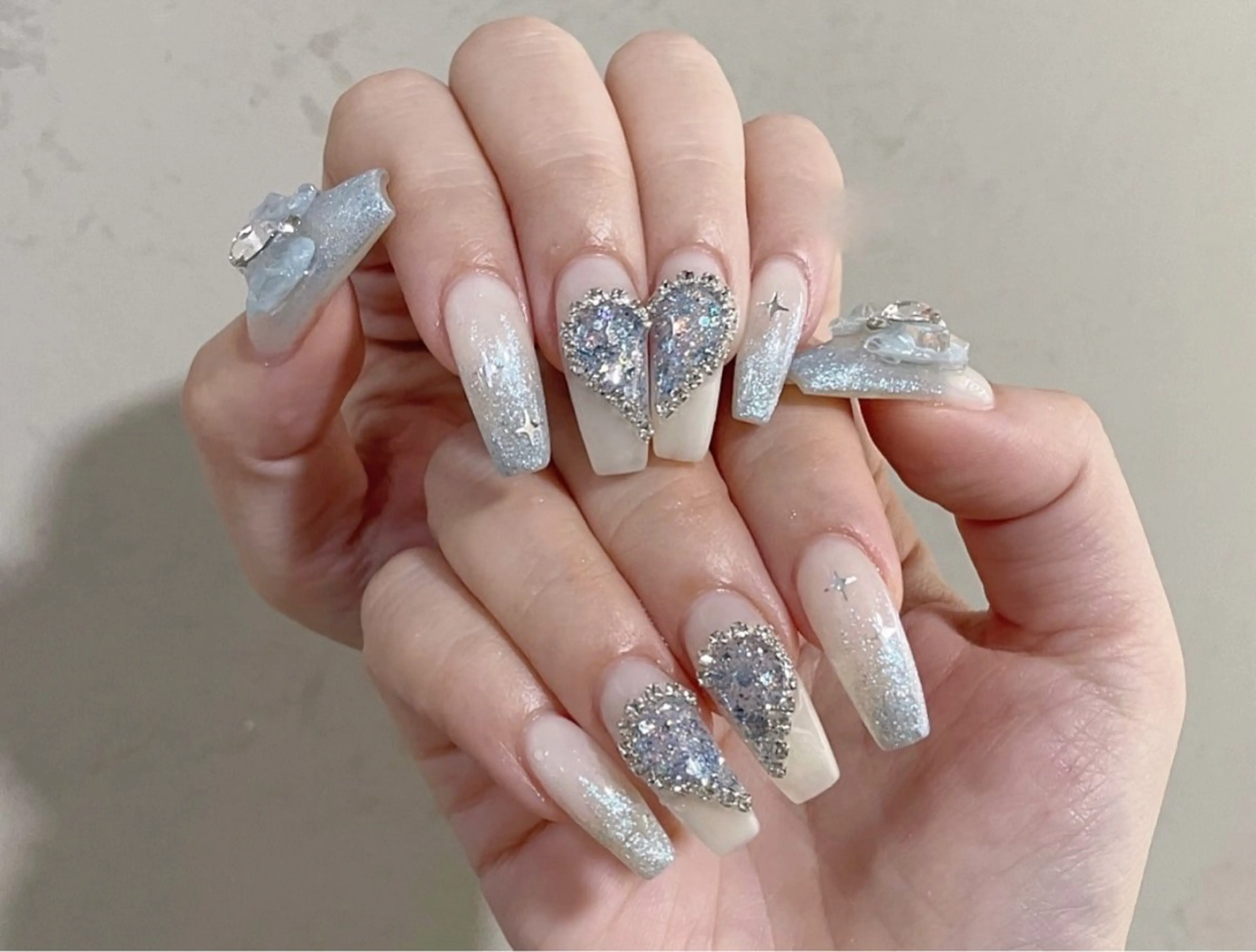 ネイル オーロラネイル フレンチネイル ジェルネイル ハロウィン キラキラネイル H.baby Nail Salonのネイルデザイン