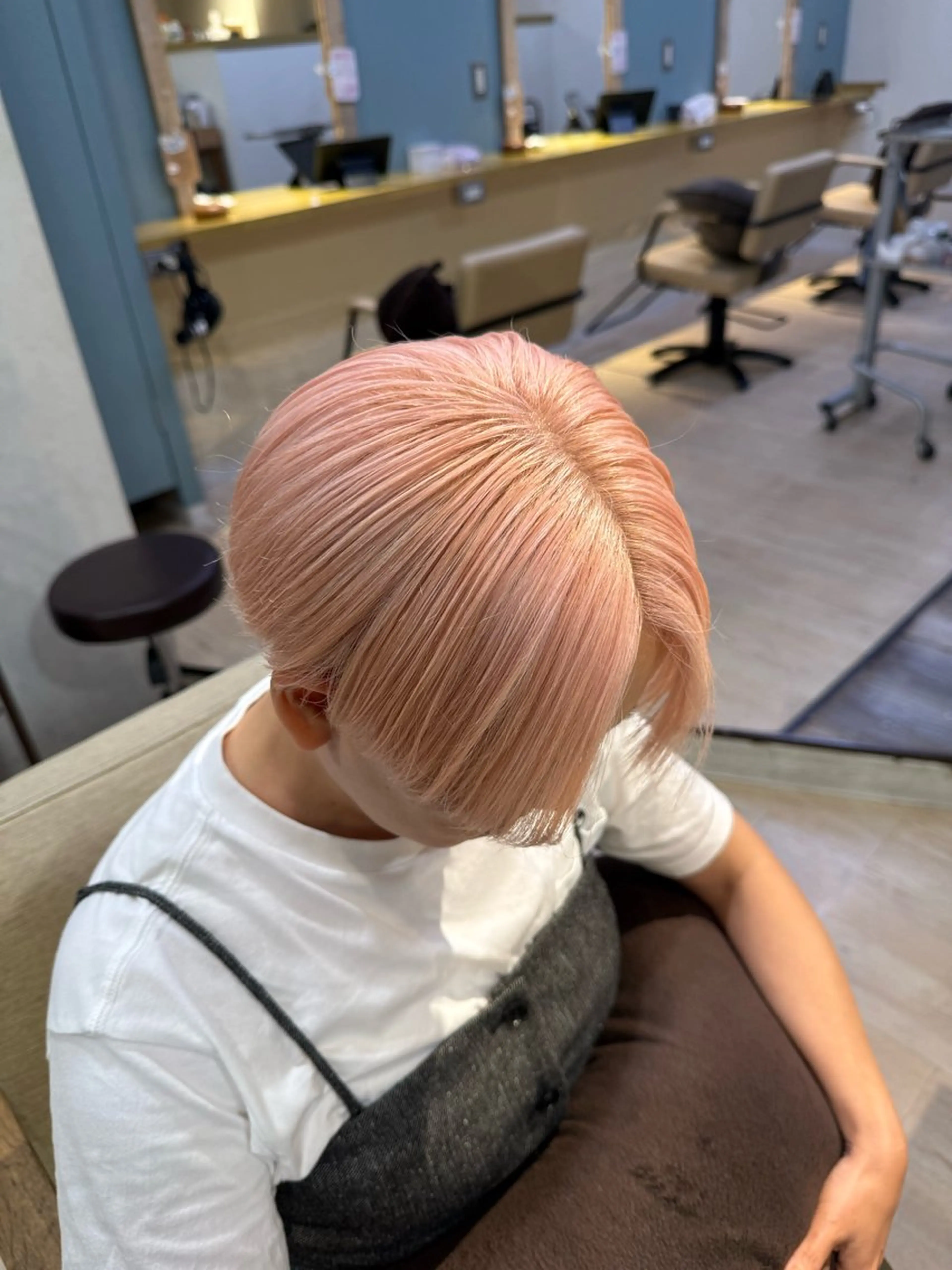 カラー ブロンド 透明感カラー ピンクカラー ホワイトピンク 鈴木 海都のヘアスタイル