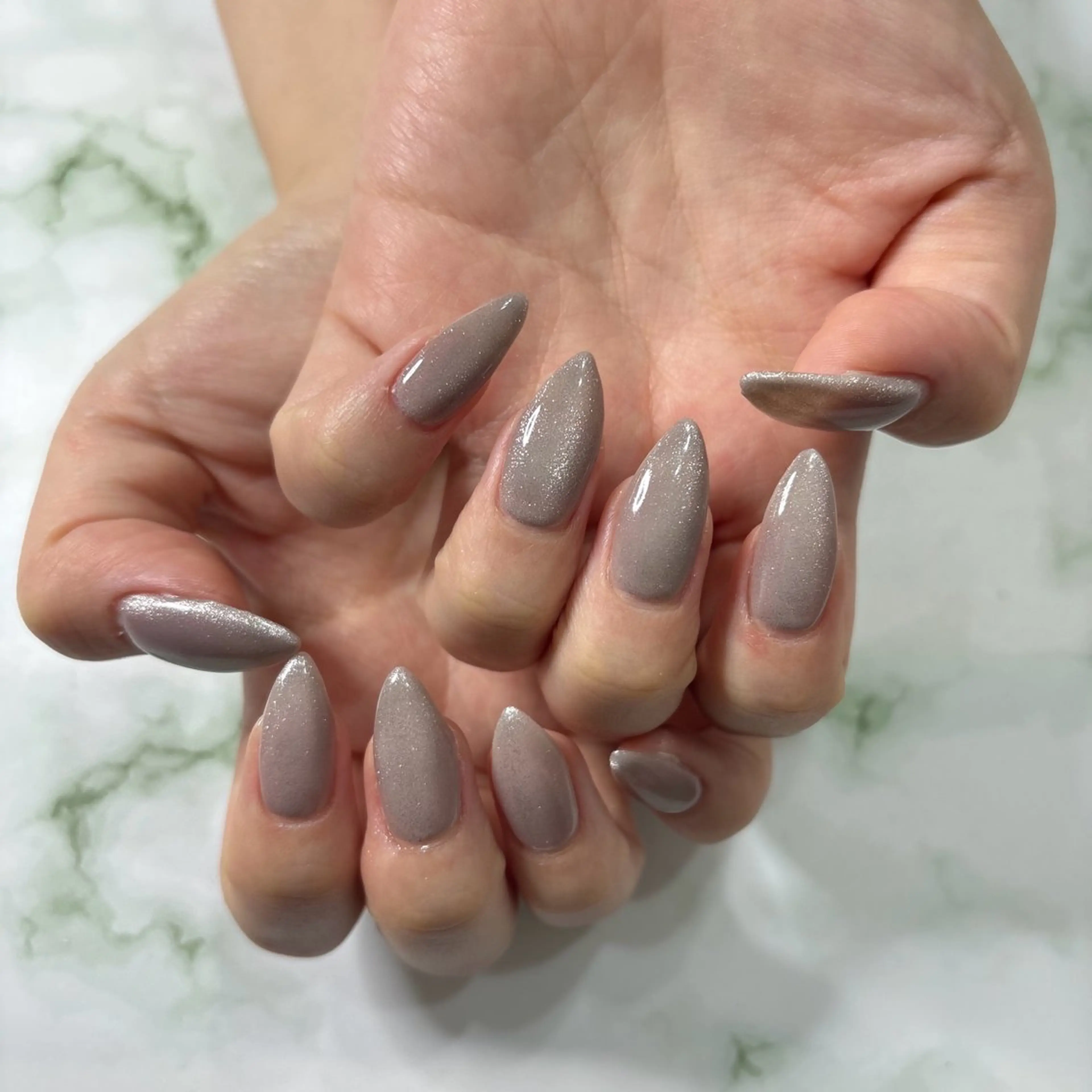 ネイル private salon Aola所属・TSUKI 🩶のネイルデザイン