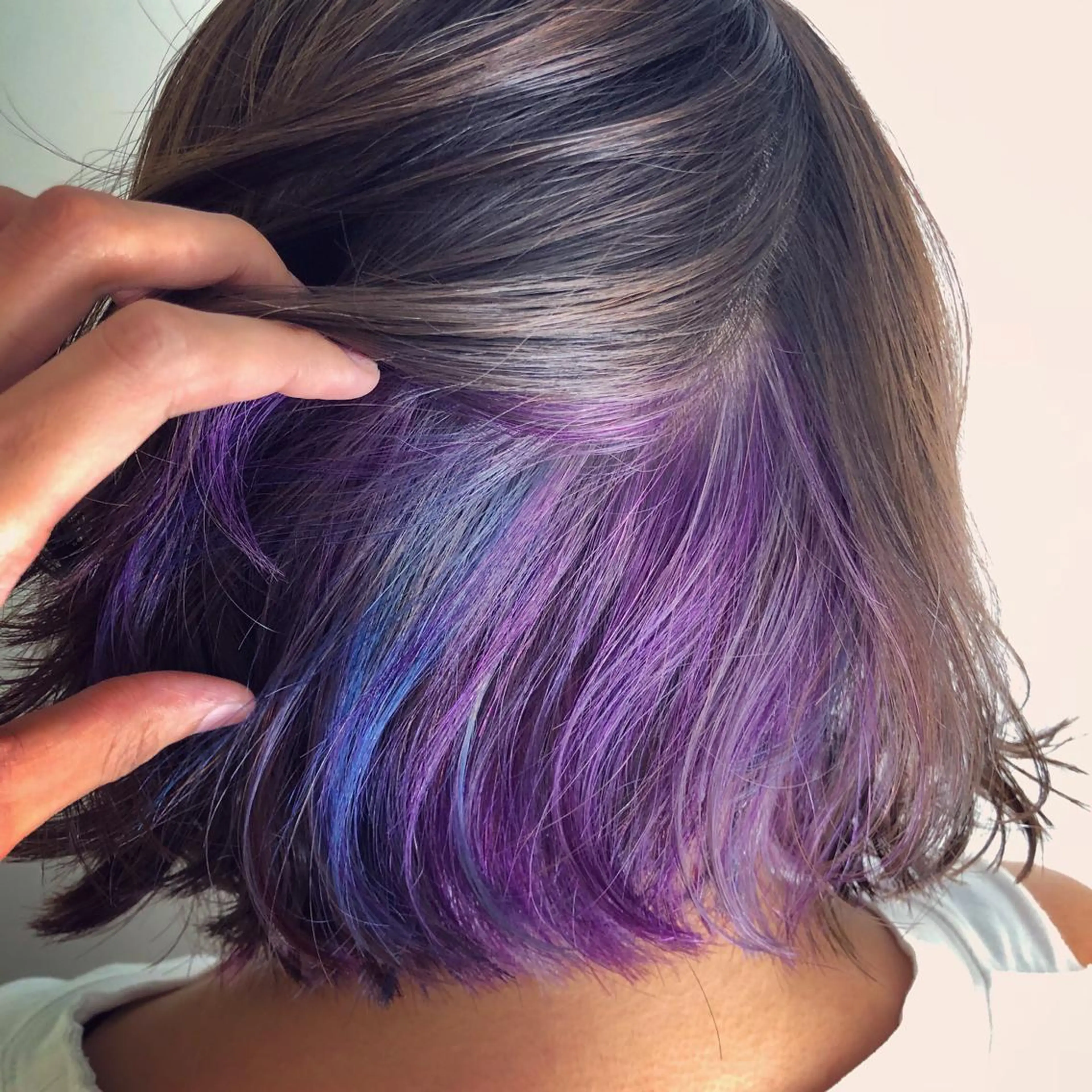 ショート カラー アッシュ バレイヤージュ ミストバング ベージュカラー ブリーチ カット ヘアカラー トリートメント 原宿サロン代表 デザインカラー伊藤卓のヘアスタイル