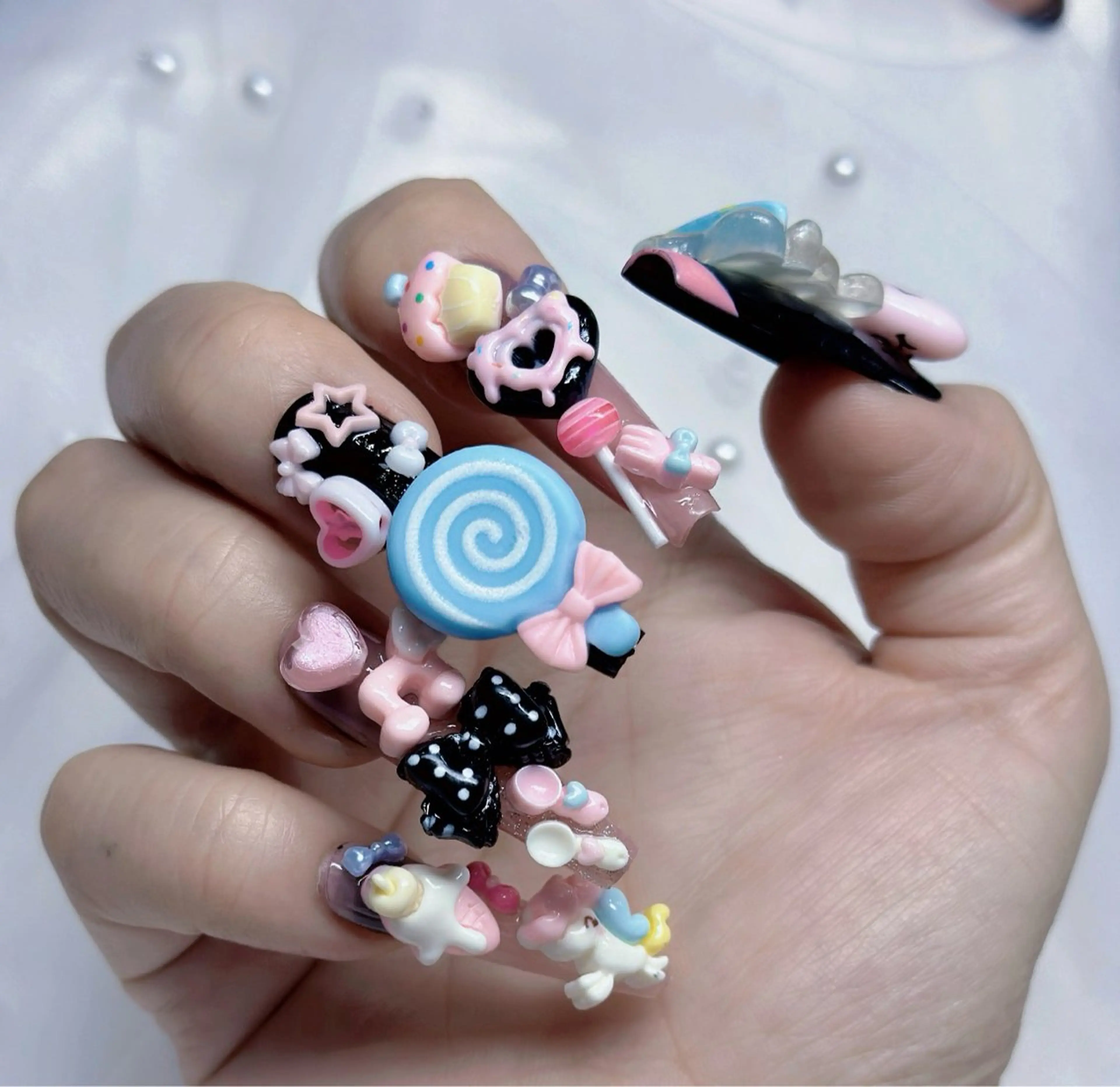 ネイル 長さ出し フレンチネイル 韓国ネイル レース マグネットネイル ハンドネイル 波 なみのネイルデザイン