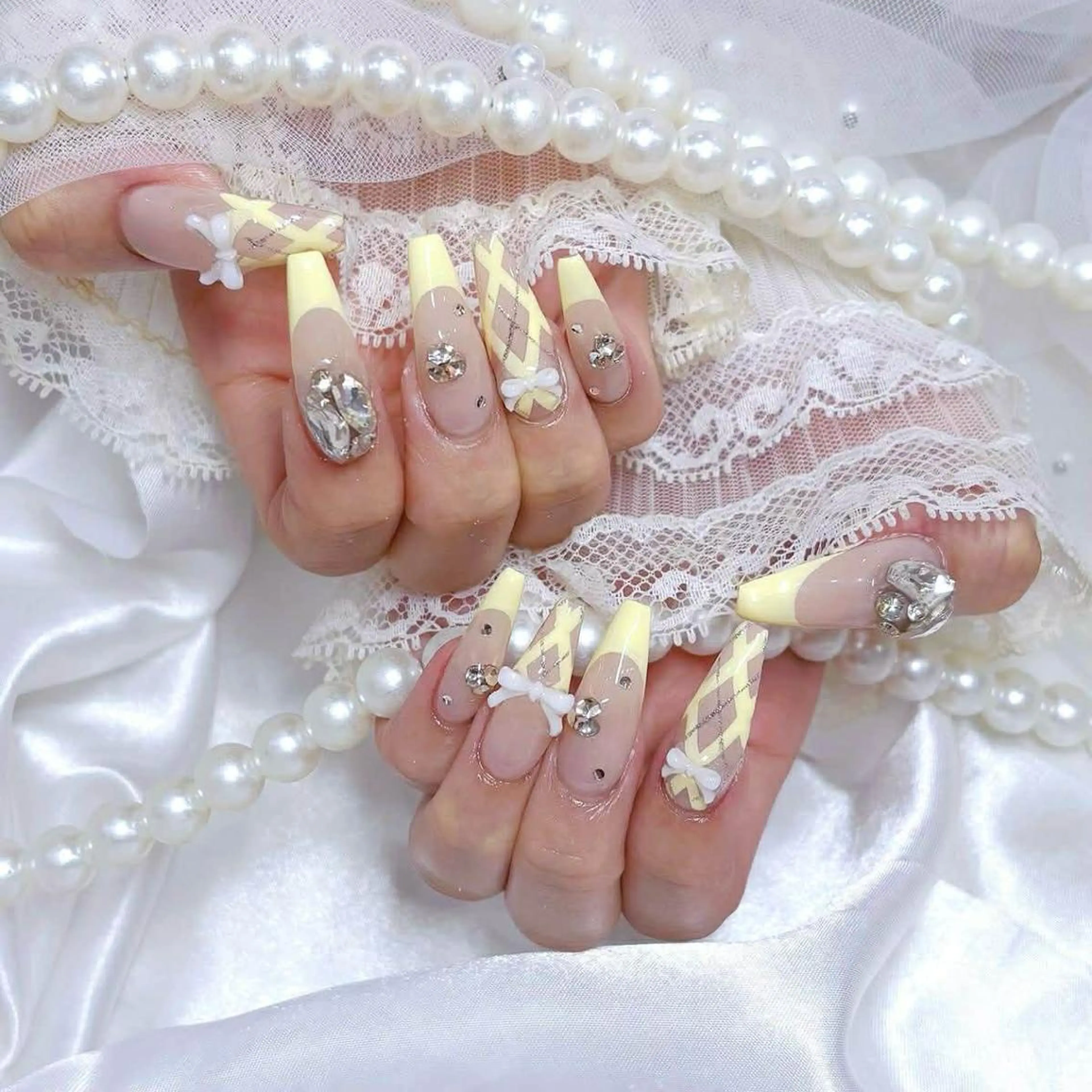 ロング カラー ベージュカラー グラデーションカラー ピンクカラー 韓国風ヘア ハンドネイル Bling Salonのネイルデザイン