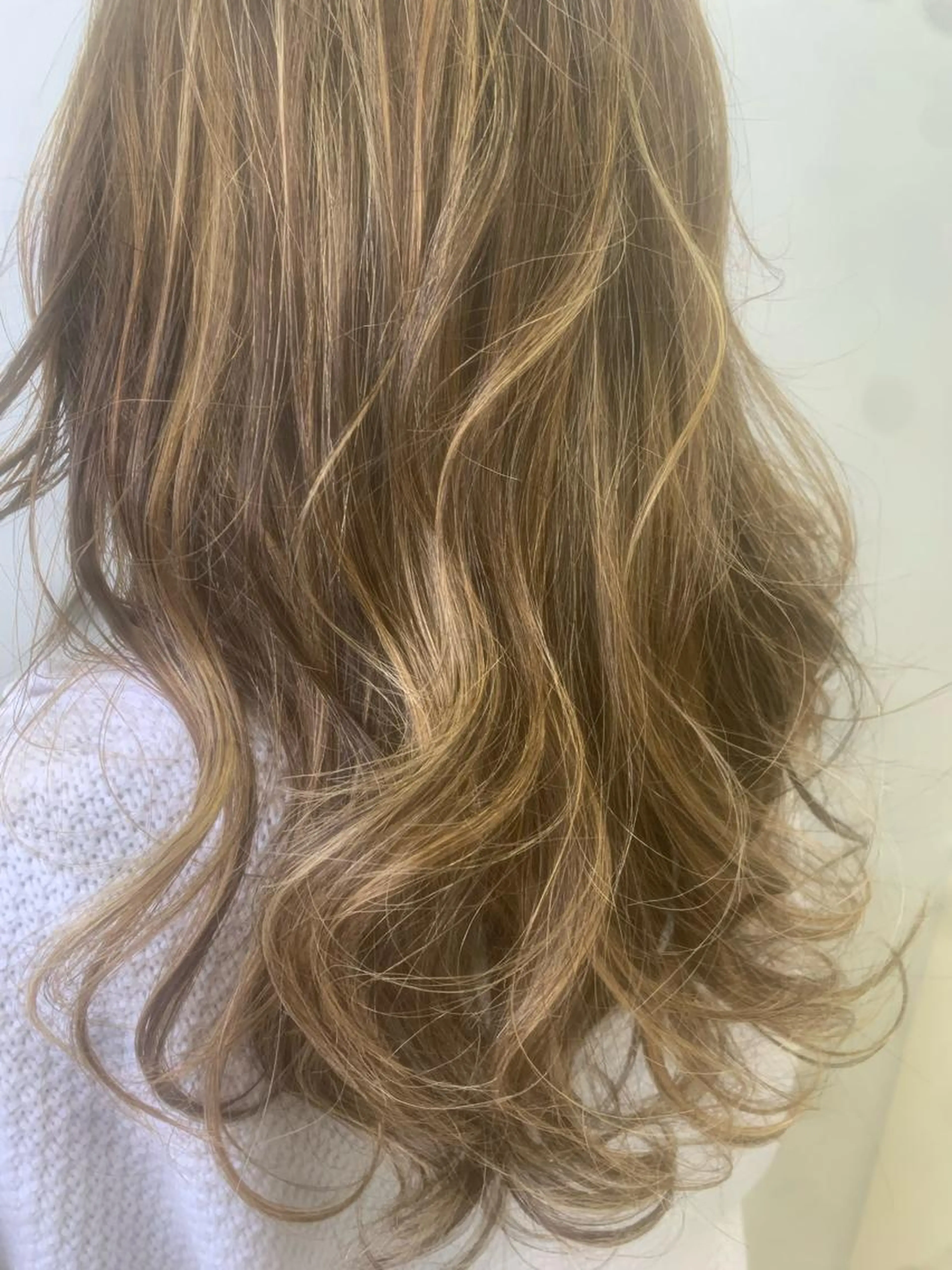 🦋【再現性の高いヘアカラーＷ】🦋【例1ブリーチ＋色味】【根本の色＋毛先の色】【流行りのカラーを先取り】の写真