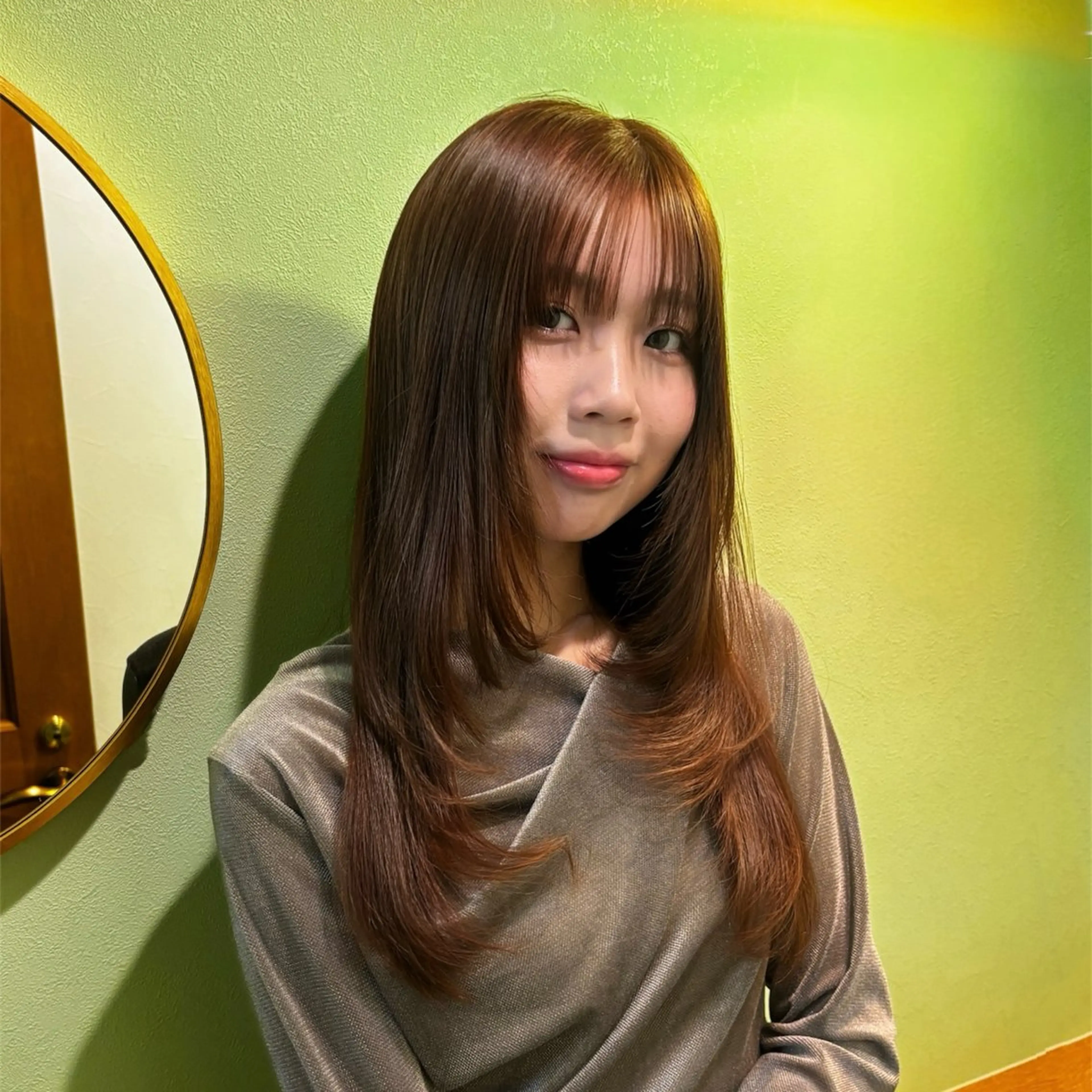 カラー カット あずみ🪽顔周りレイ ヤー×オリーブ🫒のヘアスタイル