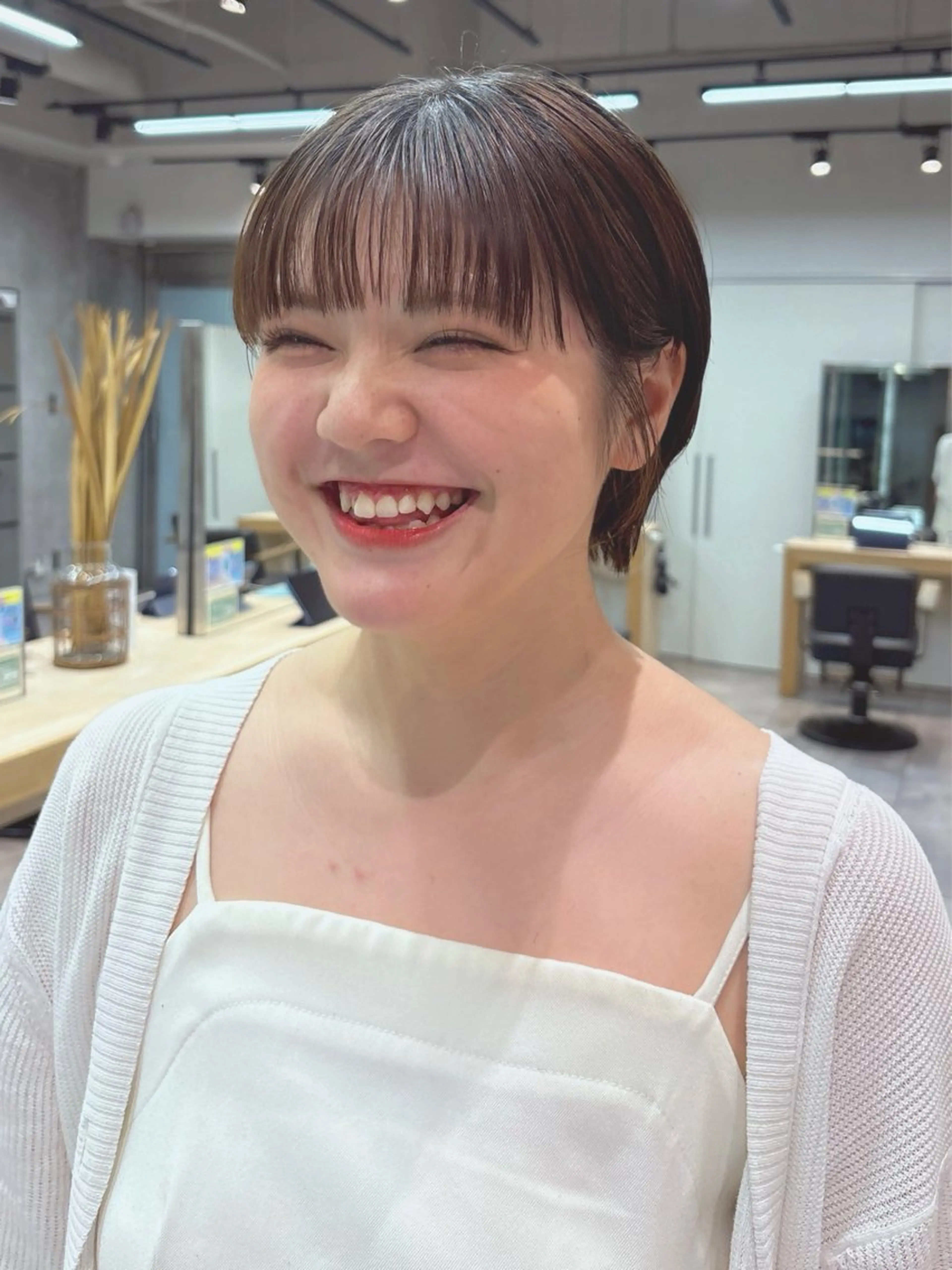 ショート カラー ブリーチ ダブルカラー イルミナカラー ブリーチなしカラー ボブ カット LUCK 本厚木店のヘアスタイル