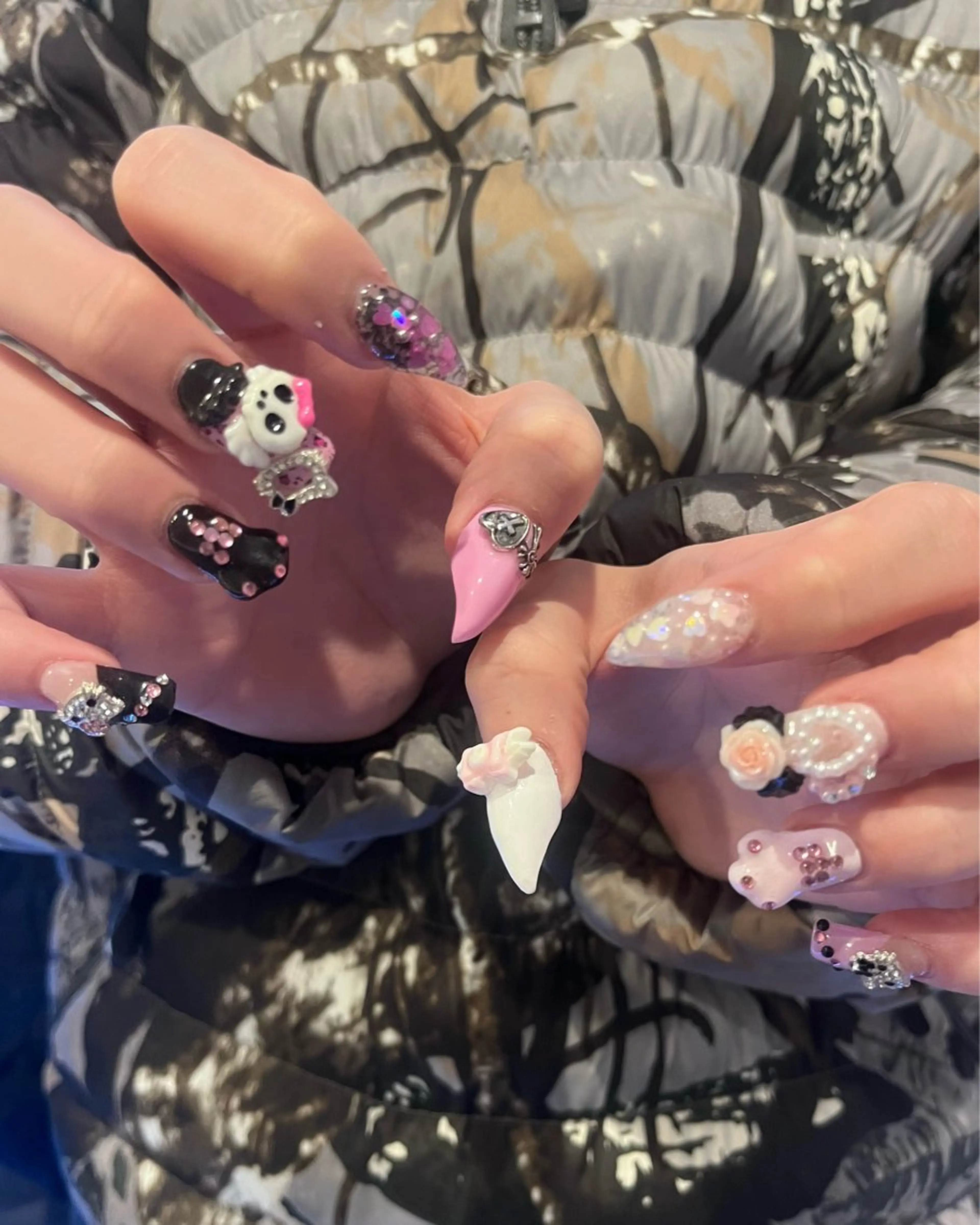 ネイル ハンドネイル Mariris所属・ᗷᗩᑎSᗩ ᑎᗩIᒪ ՏᗩᒪOᑎのネイルデザイン