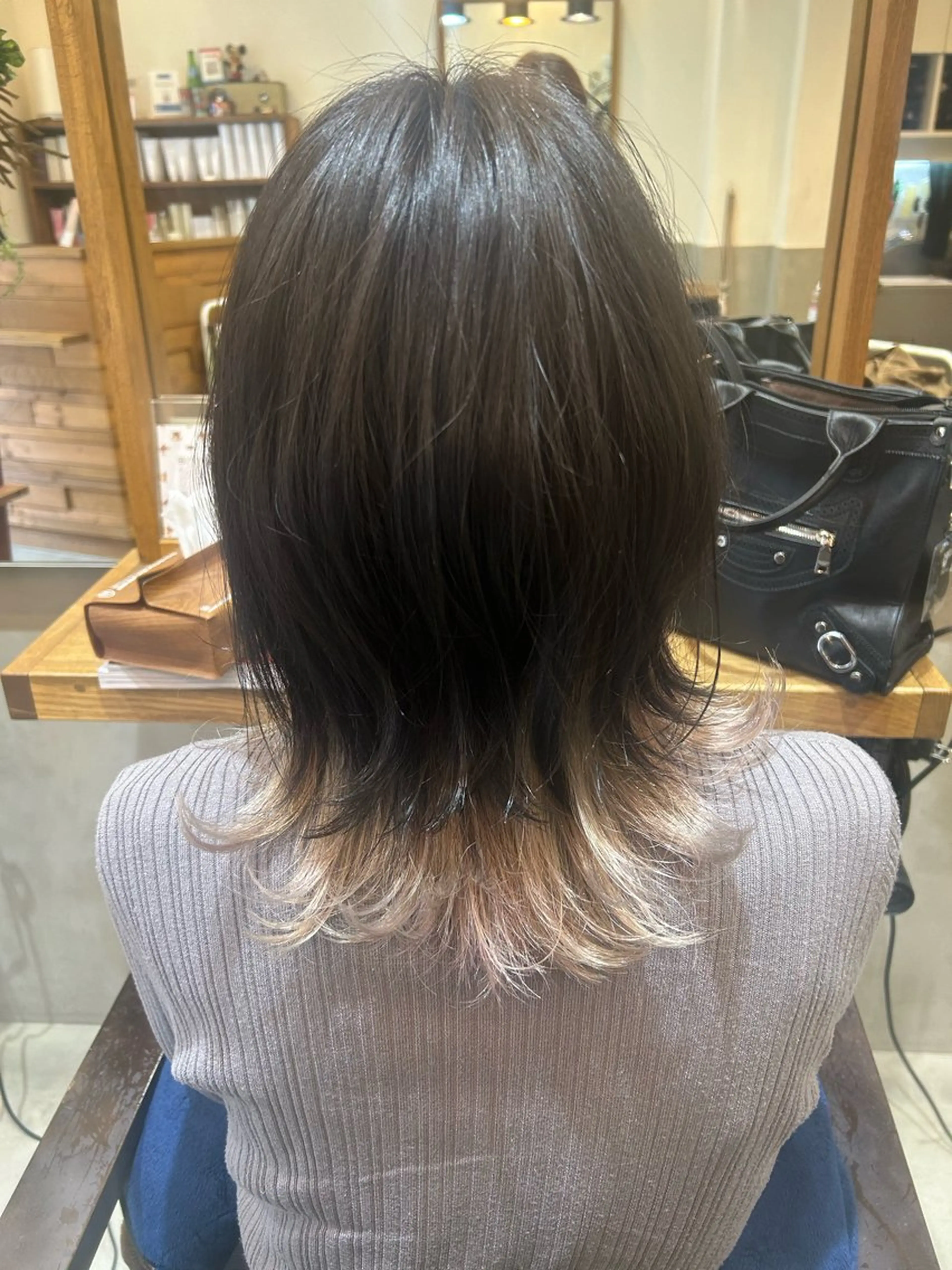 ミディアム カラー カット ヘアカラー トリートメント 若狭 彩花のヘアスタイル