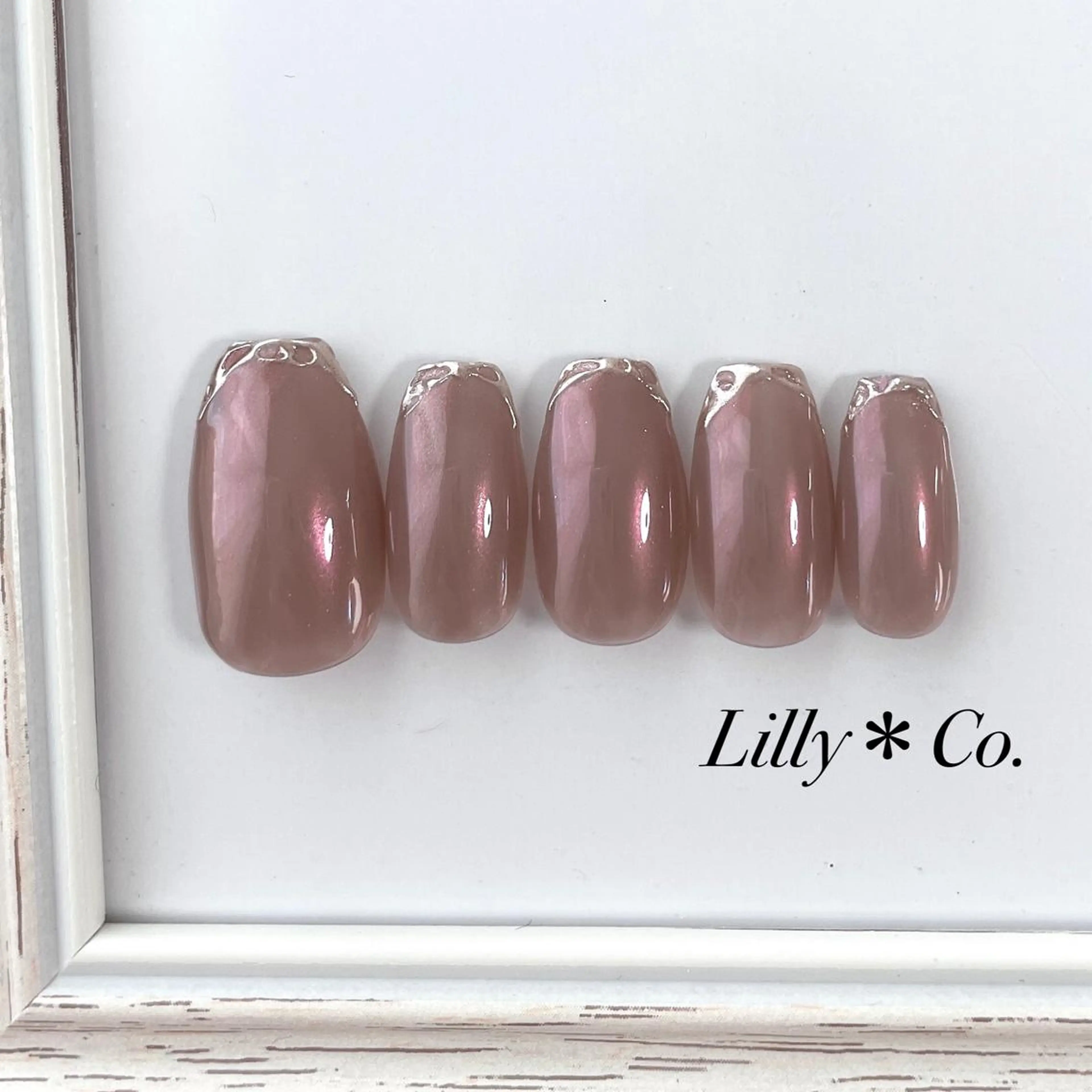 ネイル ブラウン パープル ハンドネイル ハンドケア Lilly Co.のネイルデザイン