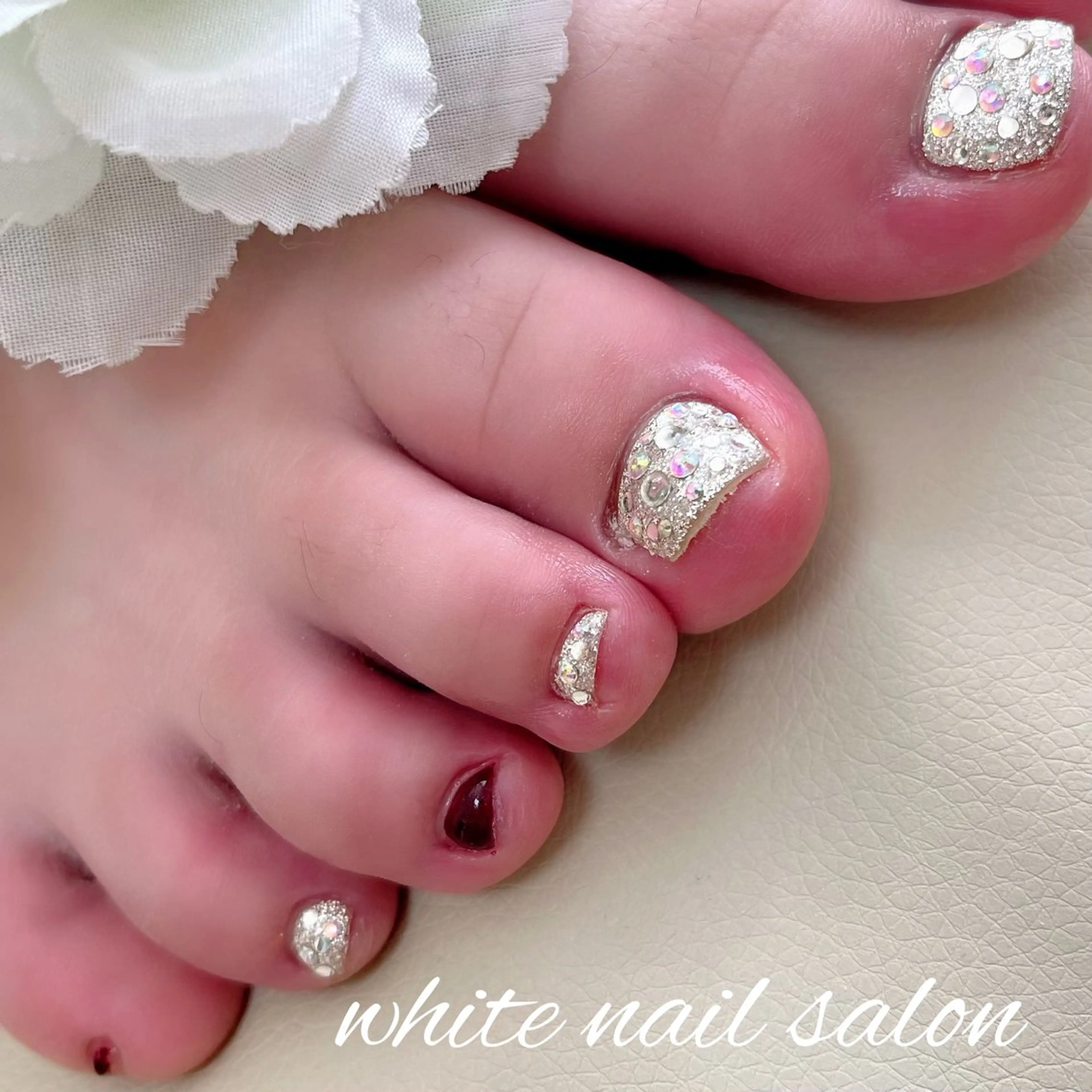 ネイル ラメ(グリッター) フットネイル white nail salonのネイルデザイン