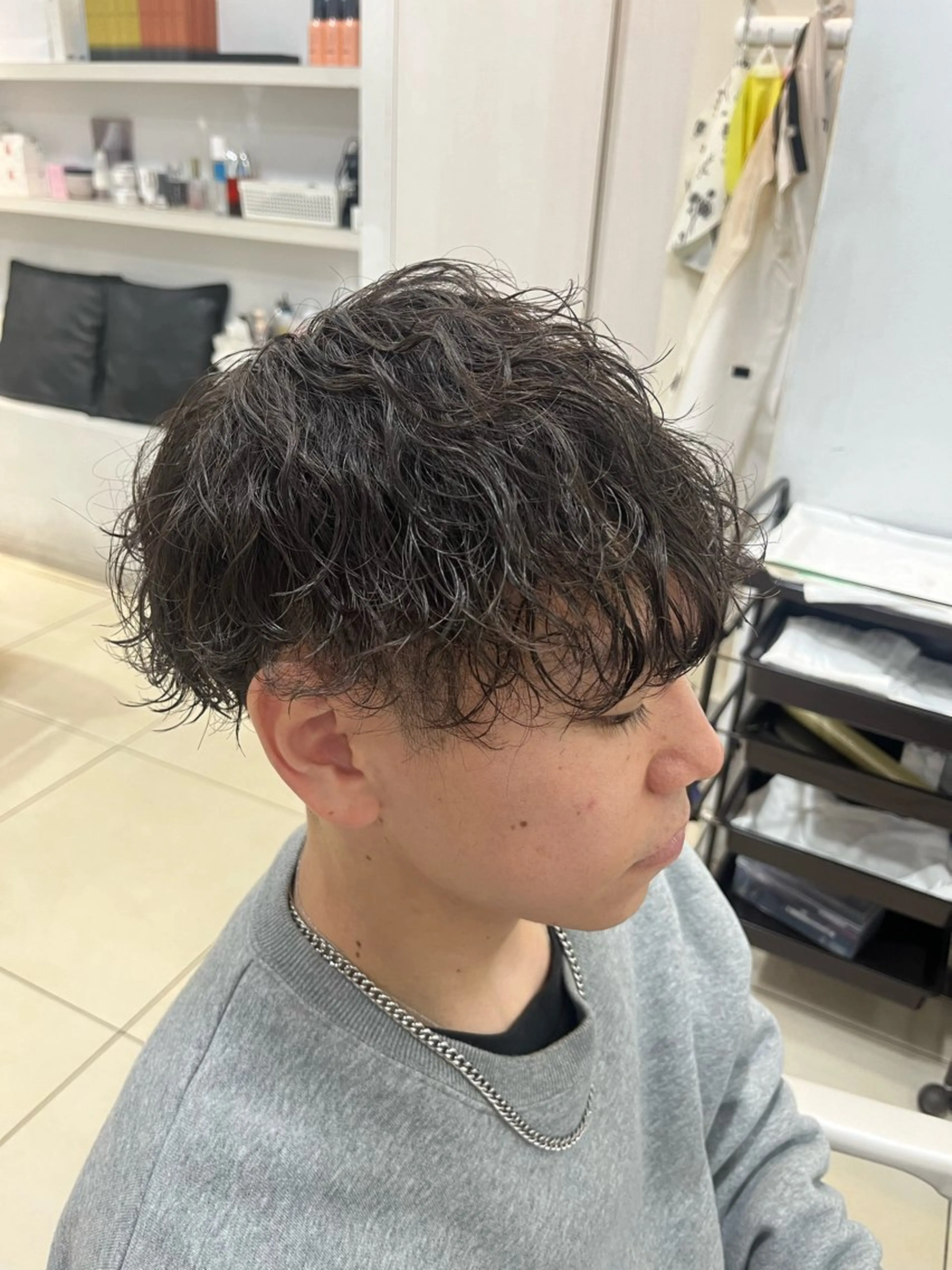 ショート パーマ メンズ マッシュ メンズパーマ 波巻きパーマ スパイラルパーマ カット パーマ 韓国風メンズ/毛流れ ヘアなら須田龍世のヘアスタイル