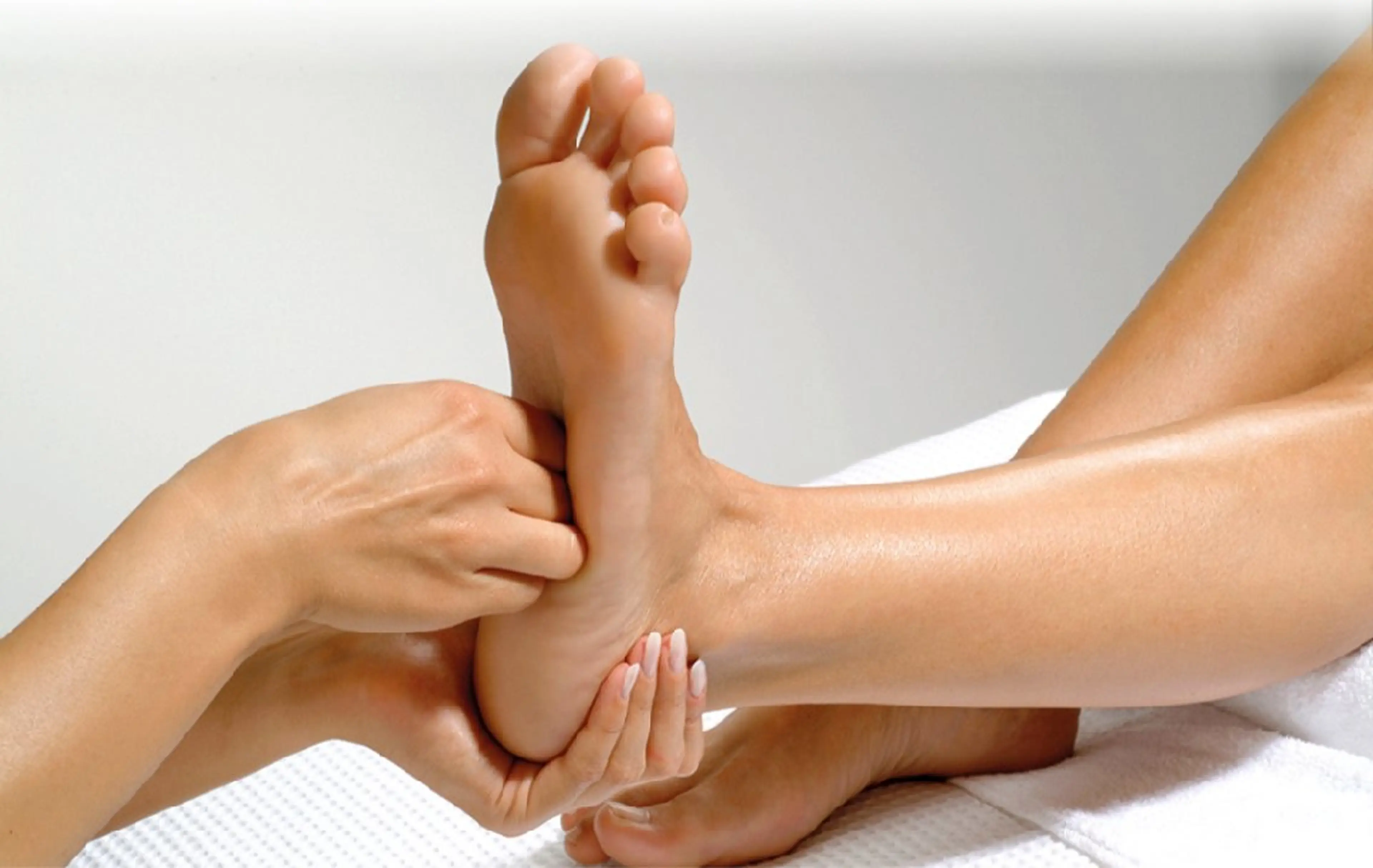 むくみや重だるい足のリンパケアの写真