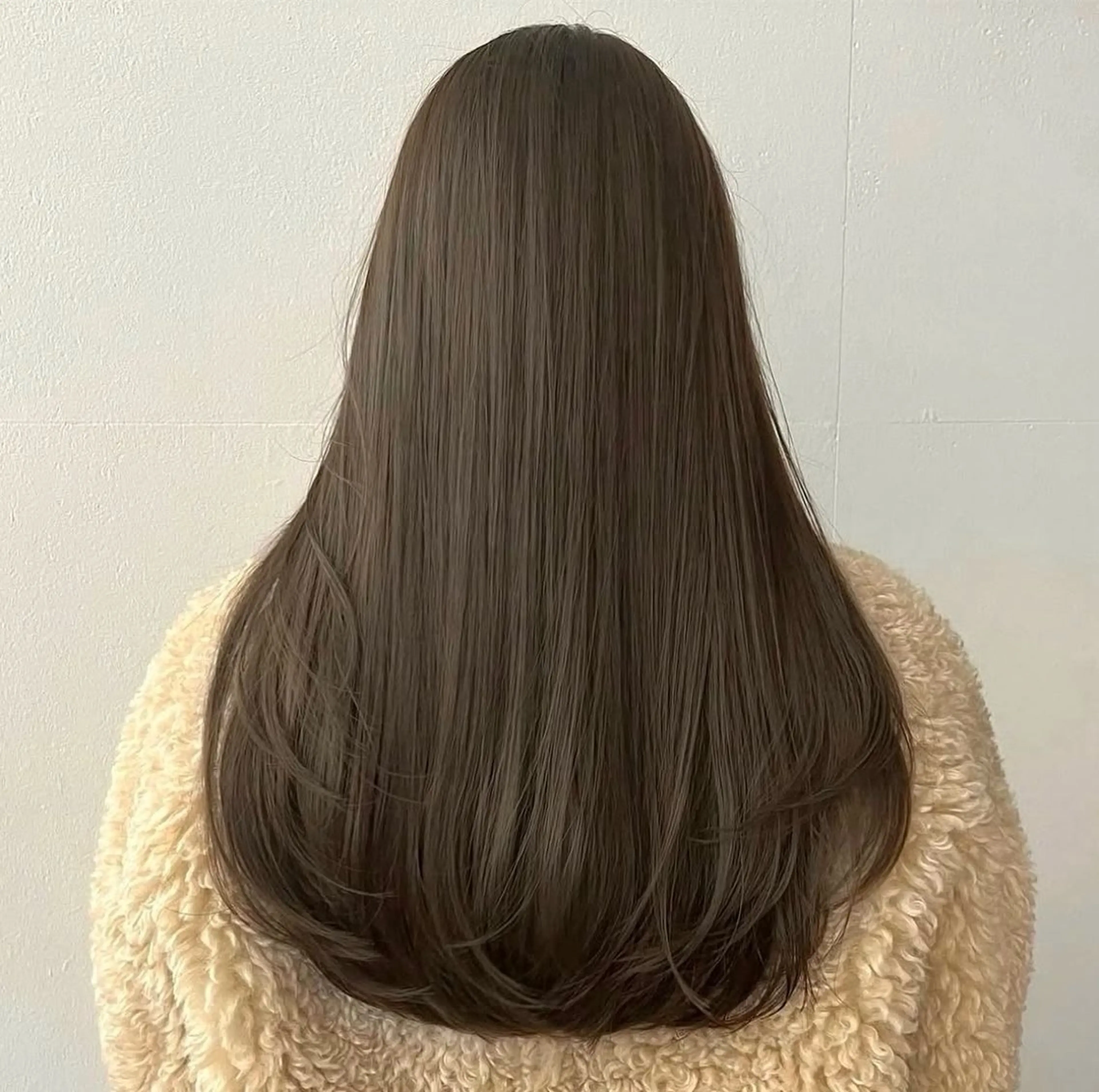 ミディアム yuzua/オリーブ /透明感/レイヤーのヘアスタイル