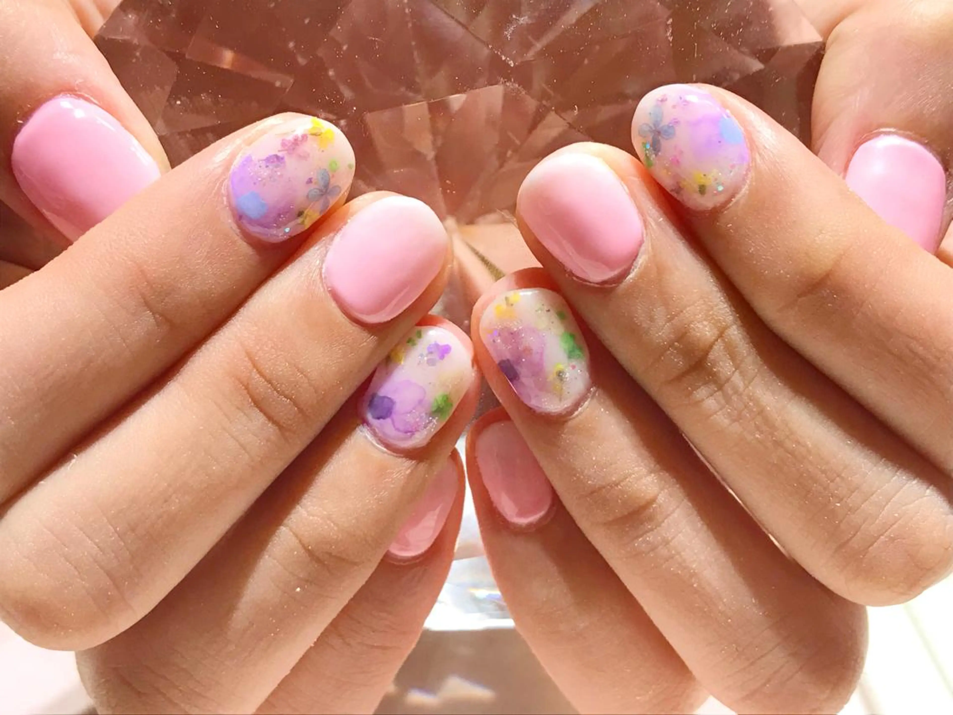 ネイル ジェルネイル ホワイト YUN 💅のネイルデザイン