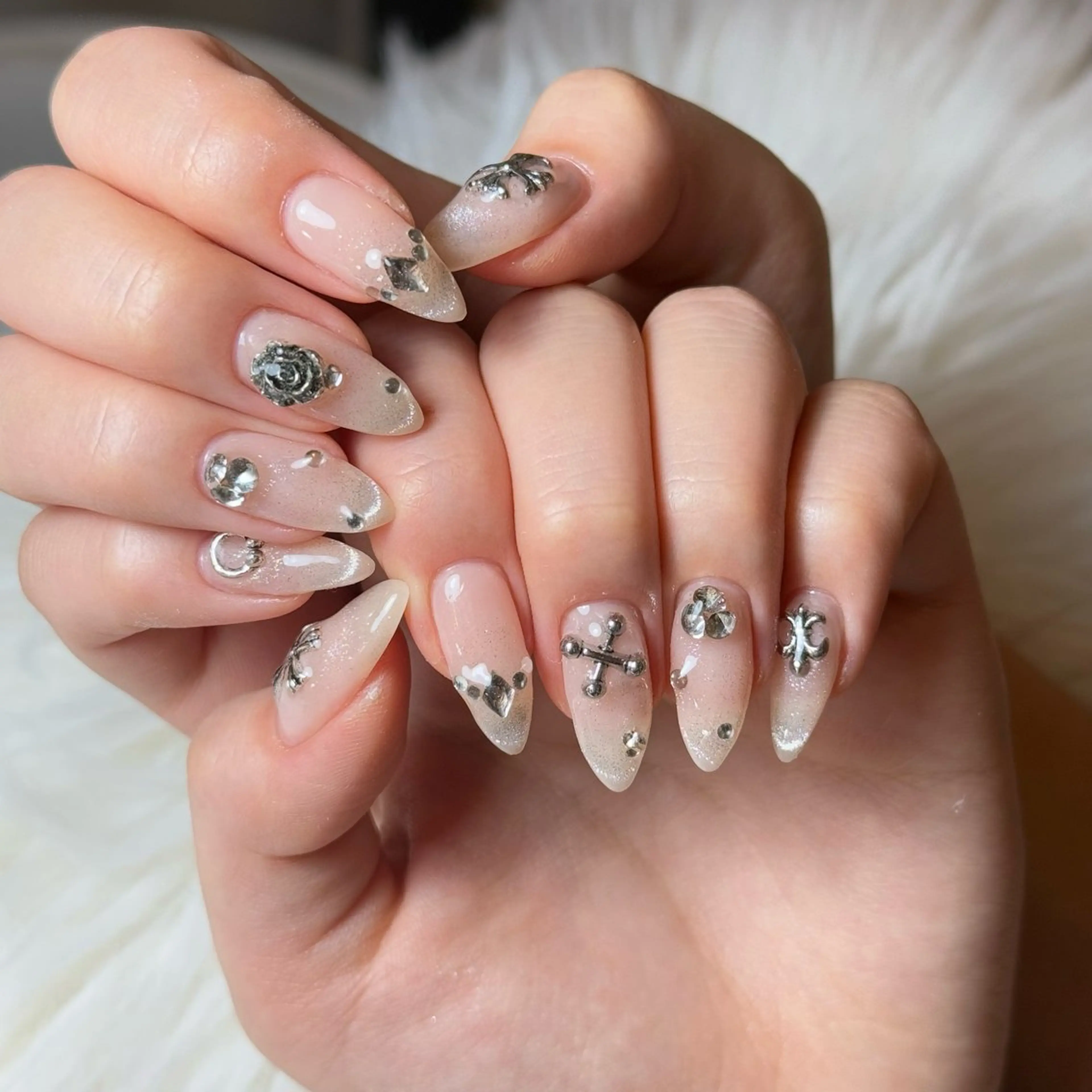 ネイル チークネイル フレンチネイル グラデーション キラキラネイル 韓国ネイル ハンドネイル Risa_ Nailのネイルデザイン