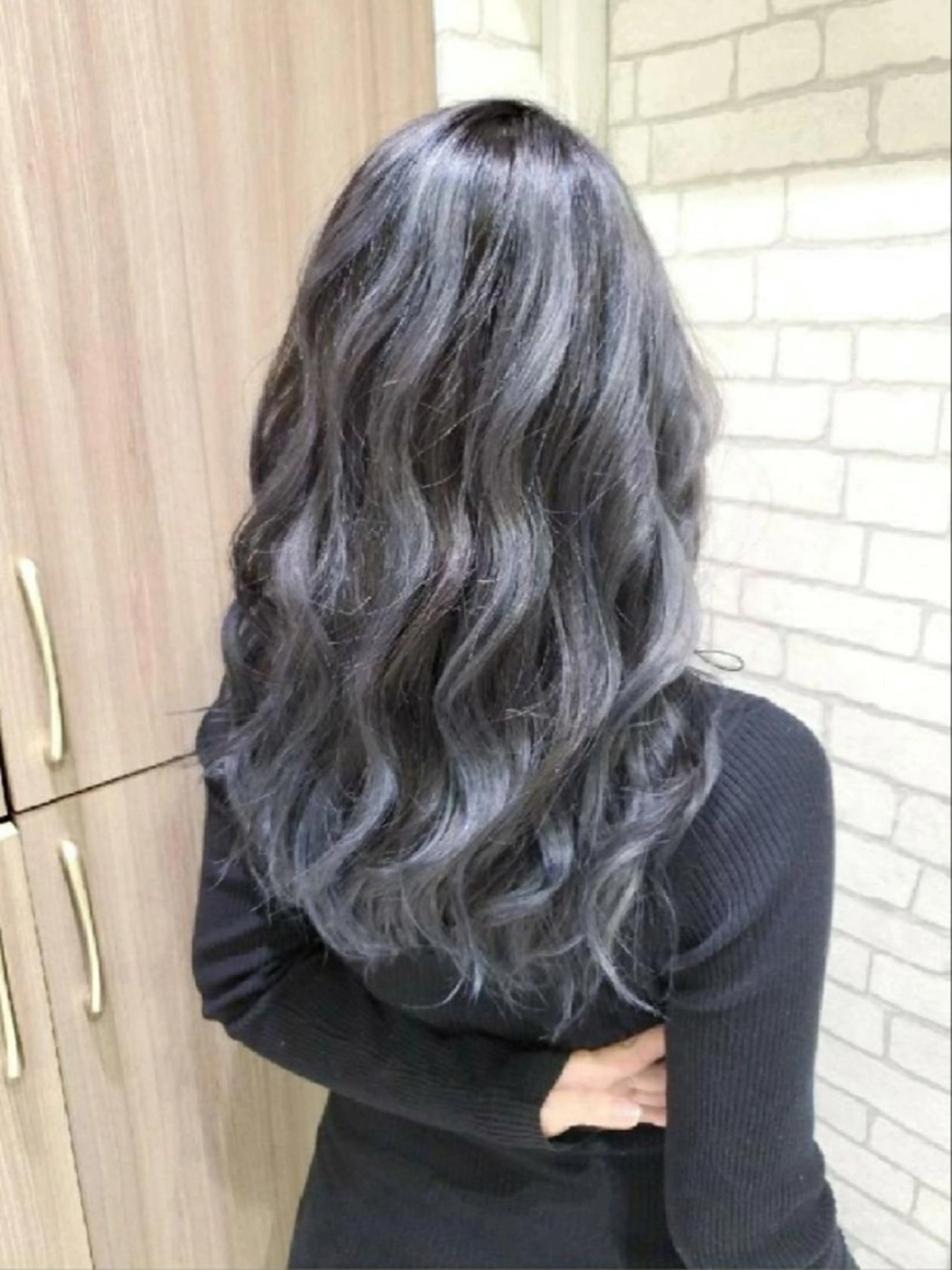 ロング カラー バレイヤージュ ブリーチ ブルーカラー ケアブリーチ シルバー 中村 和貴 <Ash津田沼>のヘアスタイル