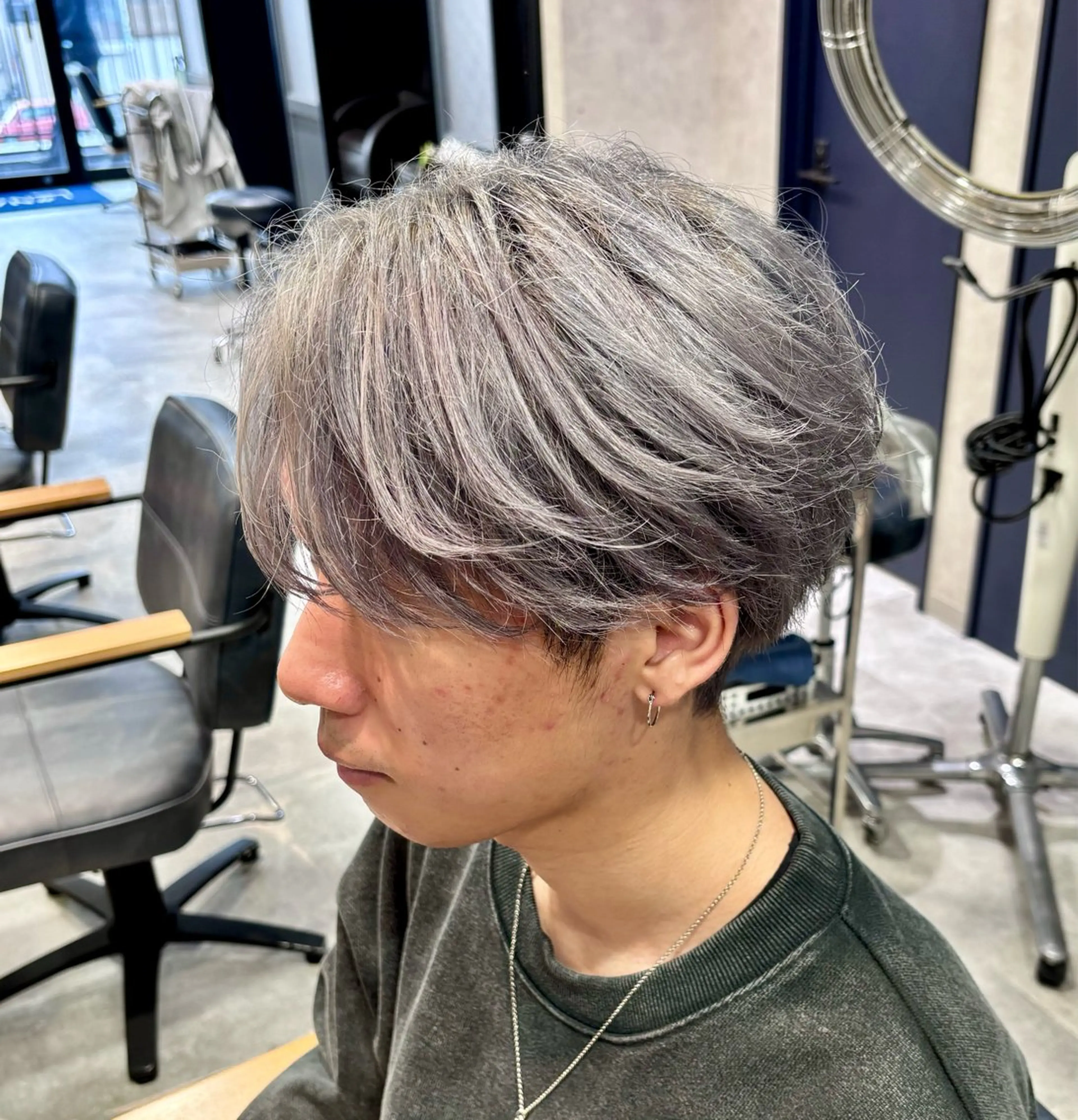 カラー メンズ シルバー 阿部修士/シルバー ヘア/#NAVYのヘアスタイル