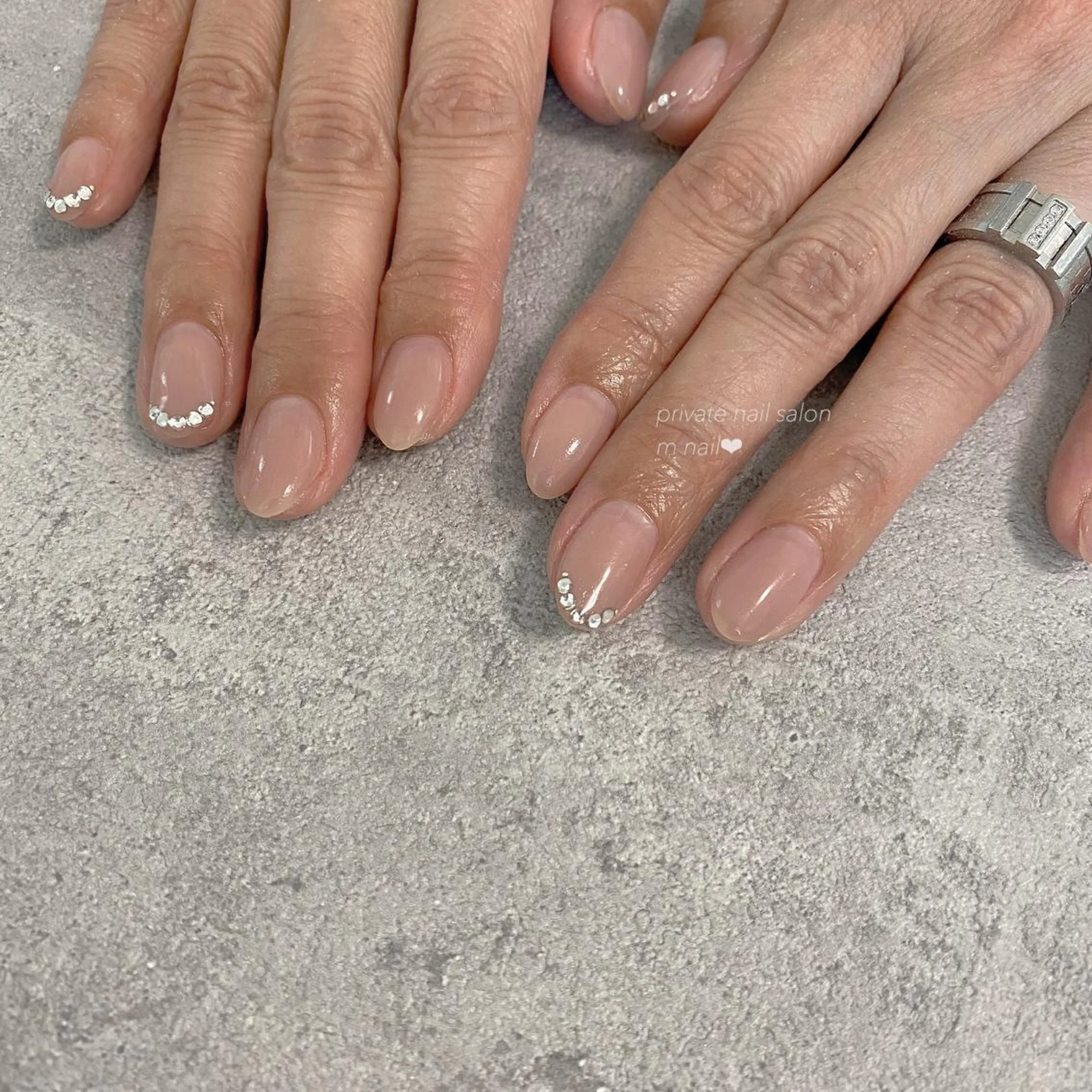 ネイル ワンカラーネイル ストーンネイル ハンドネイル 小河原 舞のネイルデザイン