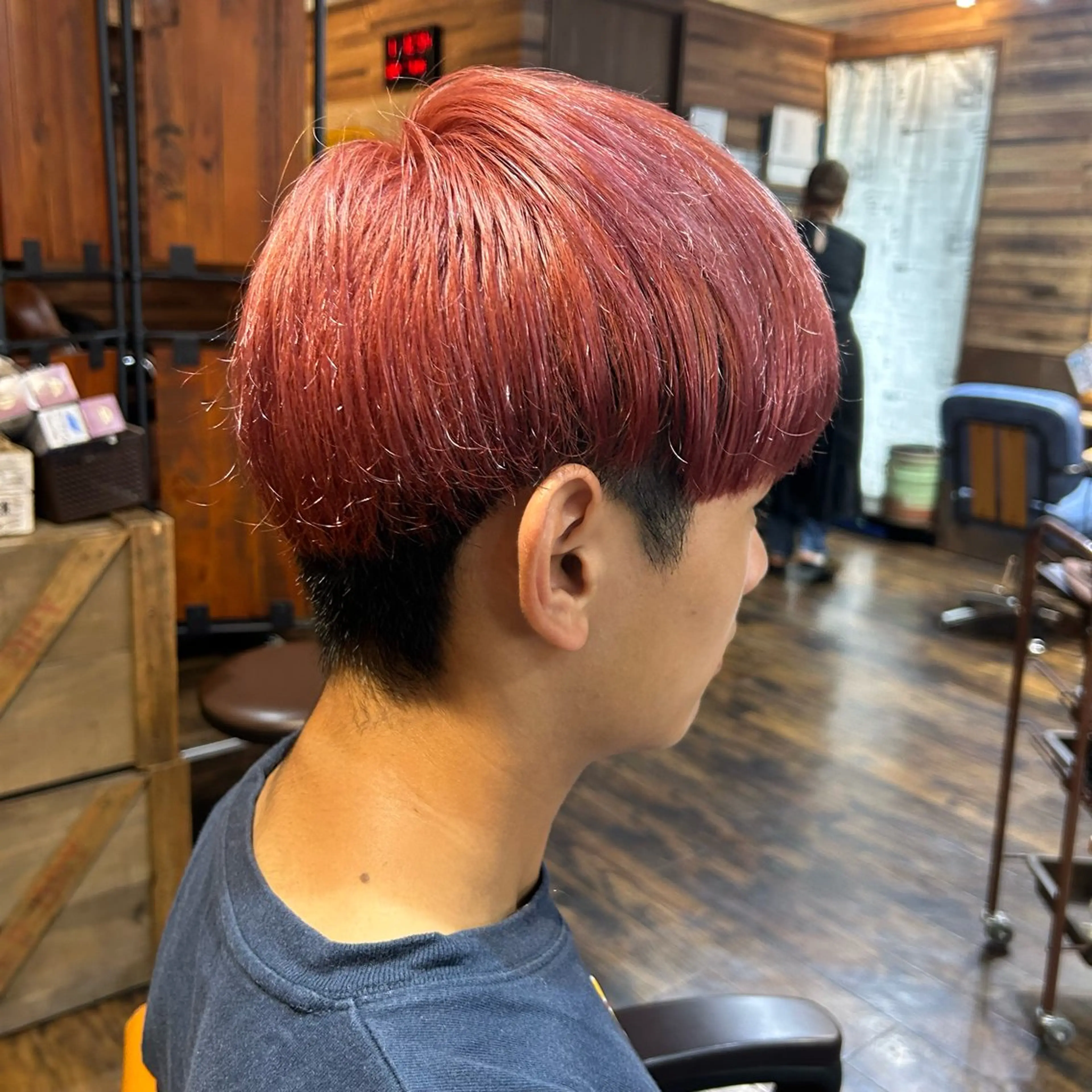 ショート カラー パーマ メンズ メンズブリーチ ブリーチ レッドカラー ヘアカラー トリートメント ツイスパ/メンズ特化 🦋𝑺𝑶𝑵𝑬の眉毛・アイブロウイメージ